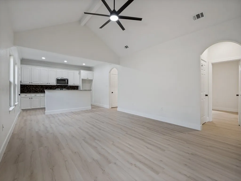 Single Family Residence For Sale in Ellis County , 214 Lewis Street, Waxahachie, Texas 75165, 3 Bedroom, 2 Bathroom, Garage spaces, 1,449 Sqft, built in 2015, mls#21361115, Real Estate Agent in Waxahachie, Homes For Sale in Ellis county, Homes For Sale in Waxahachie, Realtor in Waxahachie Texas, Real Estate Brokerage Independent Realty Texas, Luminita Cordes Realtor