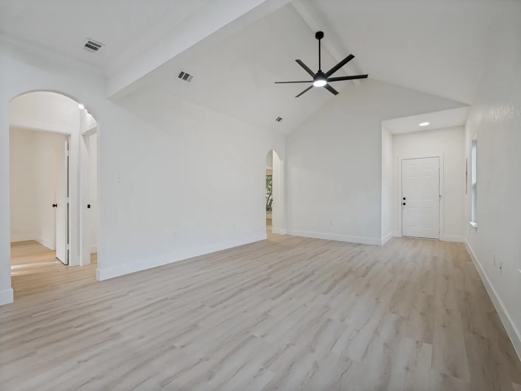 Single Family Residence For Sale in Ellis County , 214 Lewis Street, Waxahachie, Texas 75165, 3 Bedroom, 2 Bathroom, Garage spaces, 1,449 Sqft, built in 2015, mls#21361115, Real Estate Agent in Waxahachie, Homes For Sale in Ellis county, Homes For Sale in Waxahachie, Realtor in Waxahachie Texas, Real Estate Brokerage Independent Realty Texas, Luminita Cordes Realtor