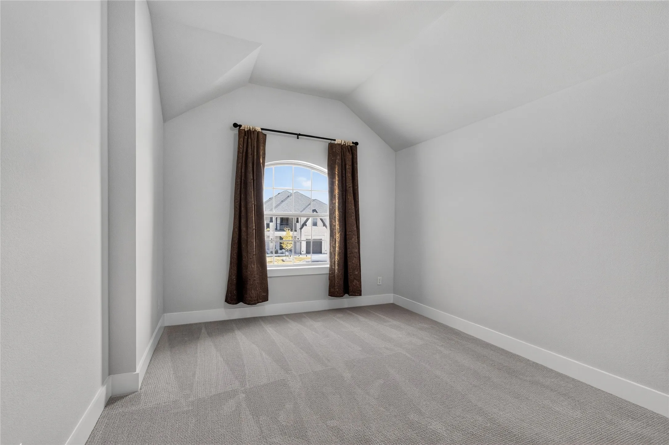 Single Family Residence For Rent in Denton County , 2036 Valencia Drive, Little Elm, Texas 75068, 6 Bedroom, 4 Bathroom, 2 Garage spaces, 3,522 Sqft, built in 2024, mls#21361117, Real Estate Agent in Little Elm, Homes For Rent in Denton county, Homes For Rent in Little Elm, Realtor in Little Elm Texas, Real Estate Brokerage Independent Realty Texas, Luminita Cordes Realtor