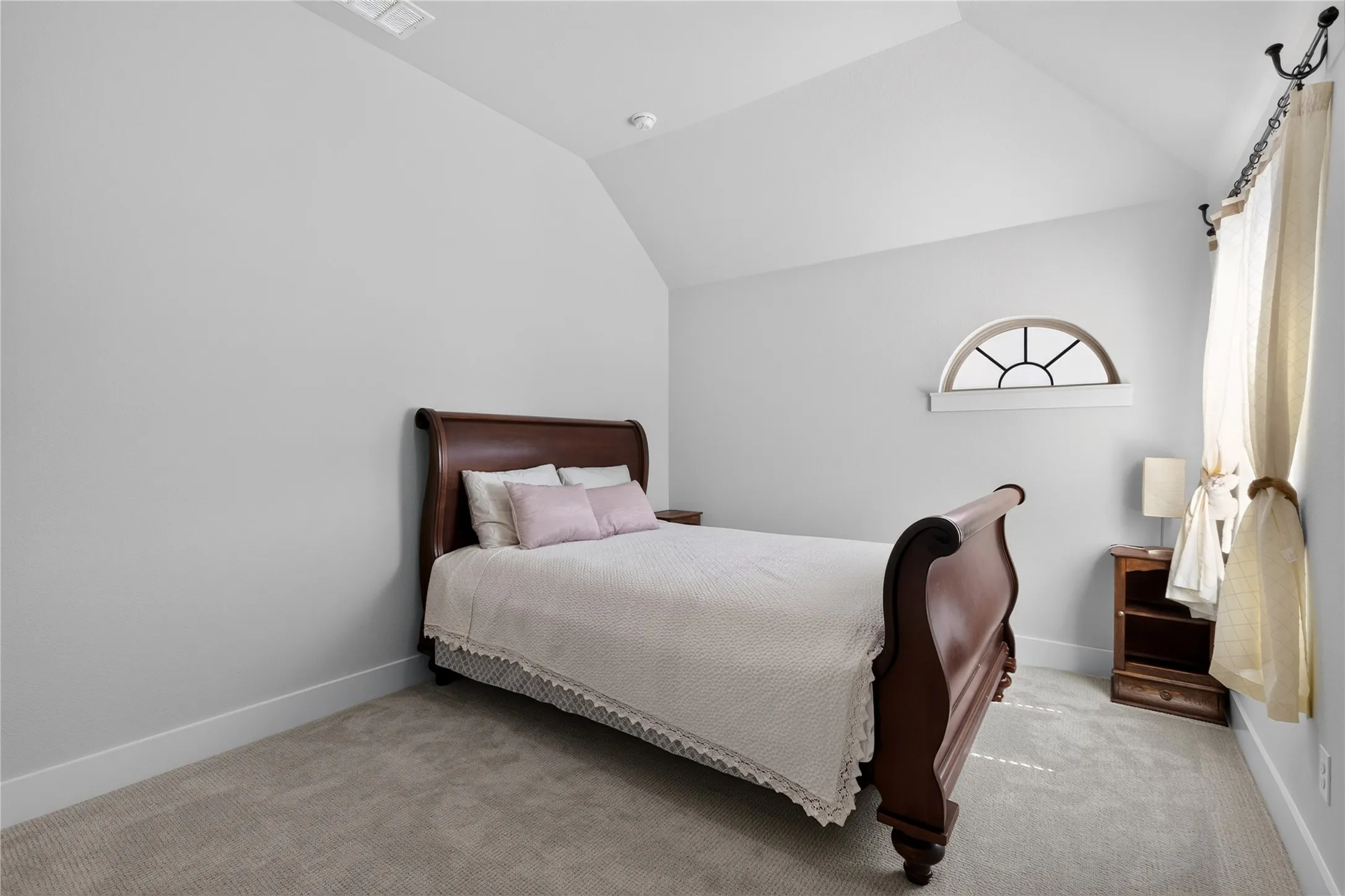 Single Family Residence For Rent in Denton County , 2036 Valencia Drive, Little Elm, Texas 75068, 6 Bedroom, 4 Bathroom, 2 Garage spaces, 3,522 Sqft, built in 2024, mls#21361117, Real Estate Agent in Little Elm, Homes For Rent in Denton county, Homes For Rent in Little Elm, Realtor in Little Elm Texas, Real Estate Brokerage Independent Realty Texas, Luminita Cordes Realtor