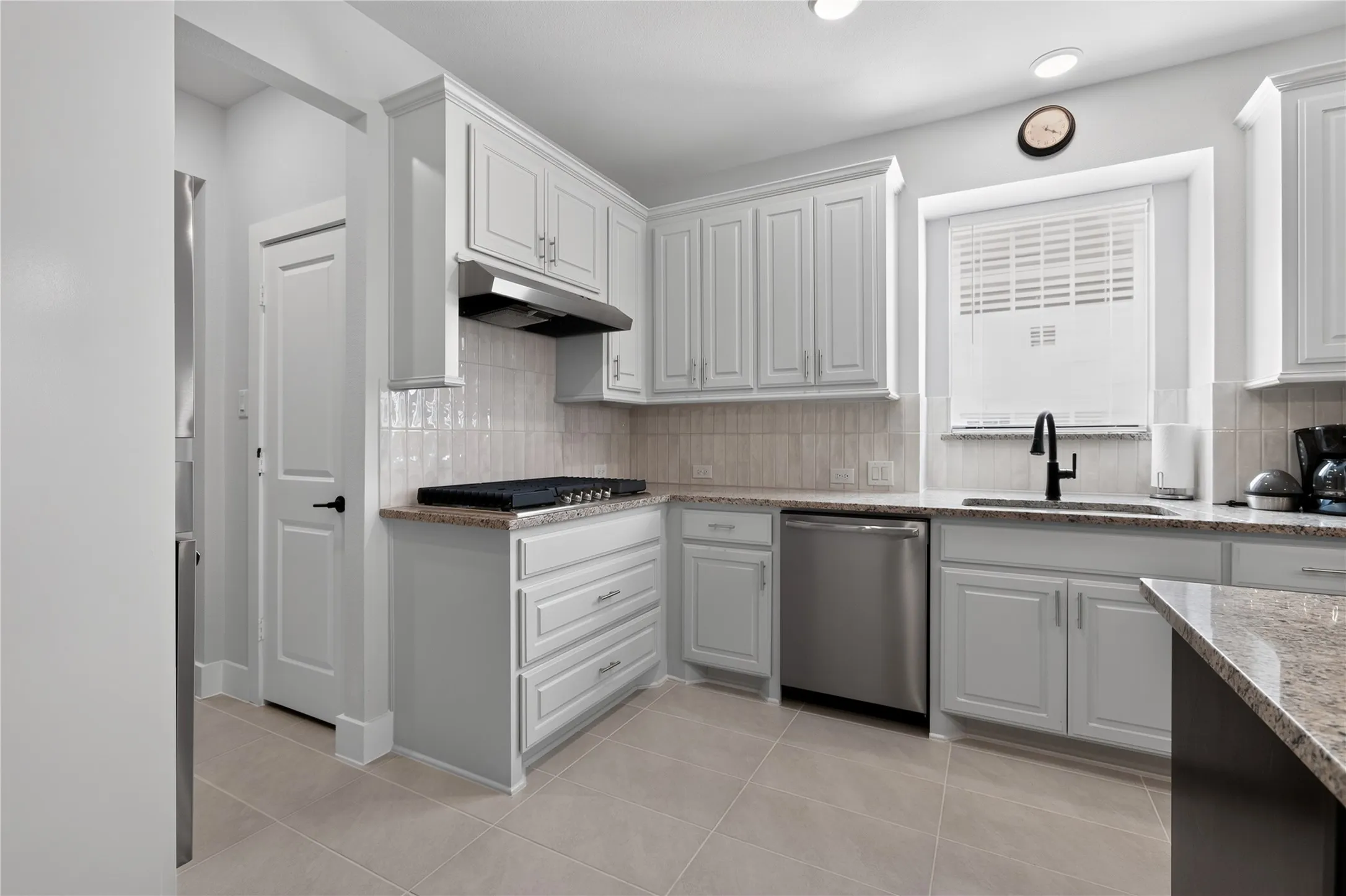 Single Family Residence For Rent in Denton County , 2036 Valencia Drive, Little Elm, Texas 75068, 6 Bedroom, 4 Bathroom, 2 Garage spaces, 3,522 Sqft, built in 2024, mls#21361117, Real Estate Agent in Little Elm, Homes For Rent in Denton county, Homes For Rent in Little Elm, Realtor in Little Elm Texas, Real Estate Brokerage Independent Realty Texas, Luminita Cordes Realtor