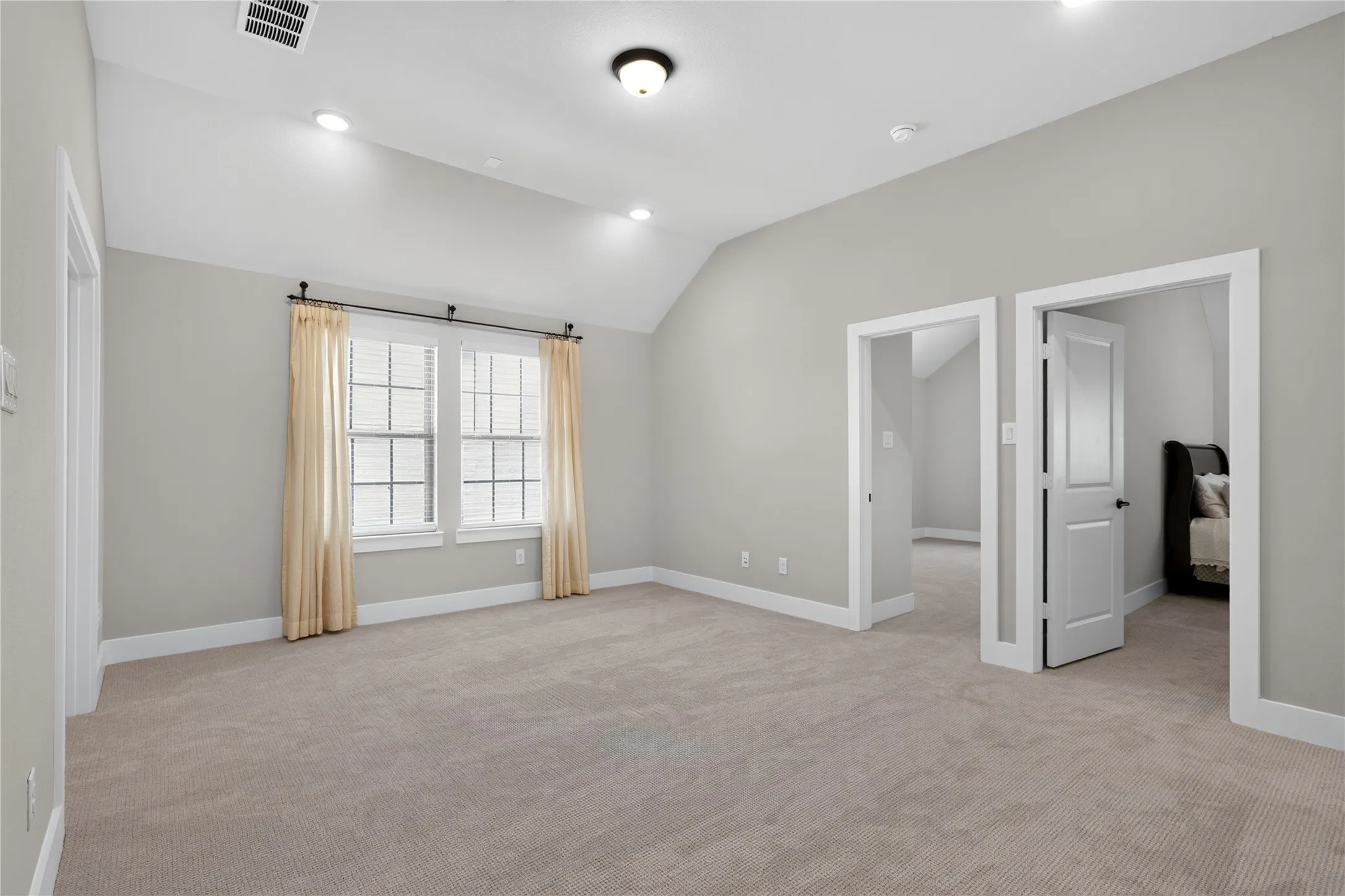 Single Family Residence For Rent in Denton County , 2036 Valencia Drive, Little Elm, Texas 75068, 6 Bedroom, 4 Bathroom, 2 Garage spaces, 3,522 Sqft, built in 2024, mls#21361117, Real Estate Agent in Little Elm, Homes For Rent in Denton county, Homes For Rent in Little Elm, Realtor in Little Elm Texas, Real Estate Brokerage Independent Realty Texas, Luminita Cordes Realtor