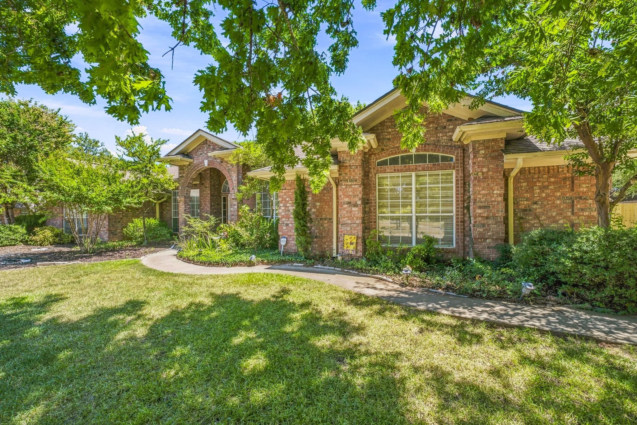 Single Family Residence For Sale in Erath County , 308 Tanglewood Trail, Stephenville, Texas 76401, 4 Bedroom, 3 Bathroom, 2 Garage spaces, 2,528 Sqft, built in 1997, mls#21359686, Real Estate Agent in Stephenville, Homes For Sale in Erath county, Homes For Sale in Stephenville, Realtor in Stephenville Texas, Real Estate Brokerage Independent Realty Texas, Luminita Cordes Realtor