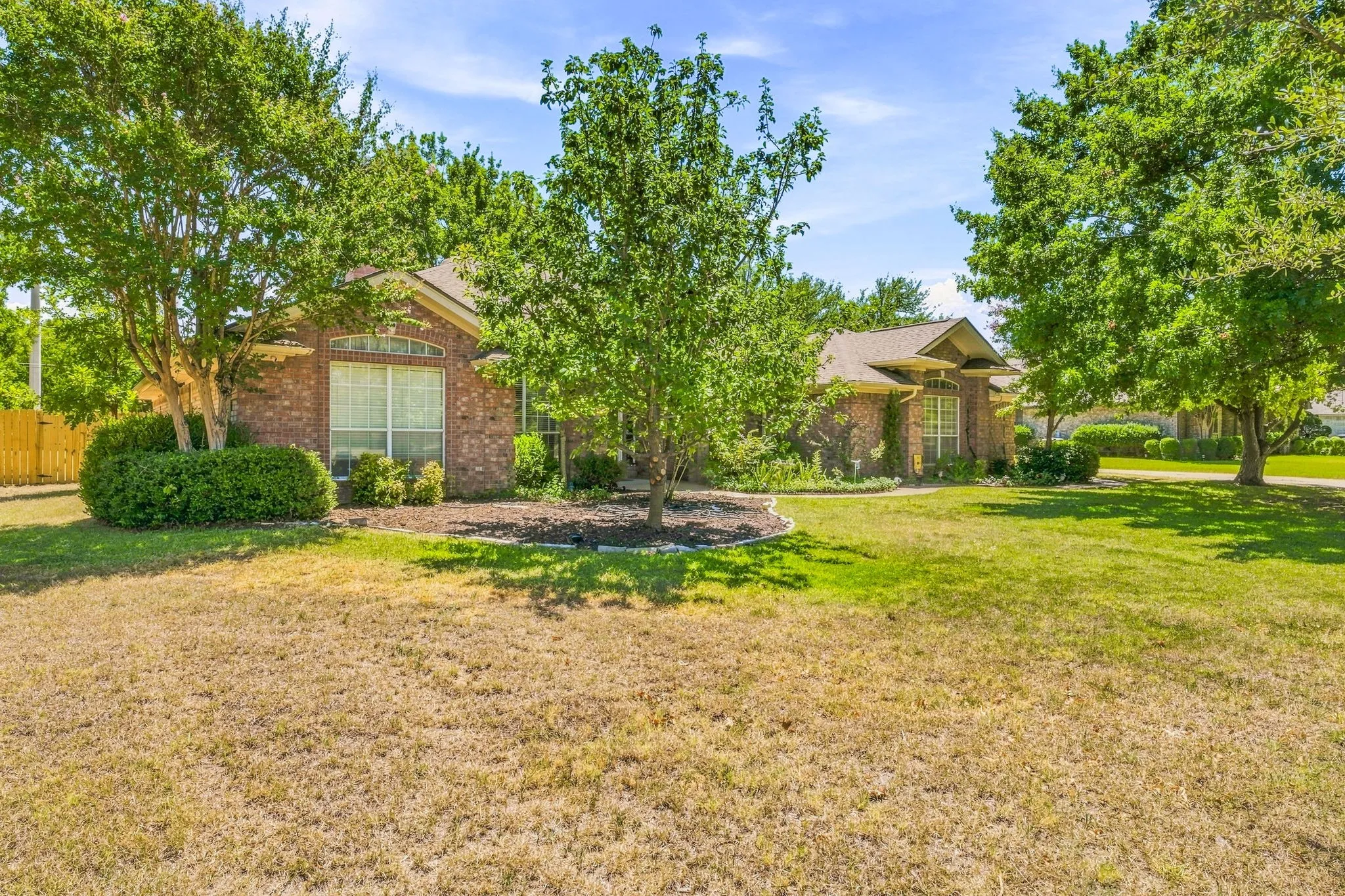 Single Family Residence For Sale in Erath County , 308 Tanglewood Trail, Stephenville, Texas 76401, 4 Bedroom, 3 Bathroom, 2 Garage spaces, 2,528 Sqft, built in 1997, mls#21359686, Real Estate Agent in Stephenville, Homes For Sale in Erath county, Homes For Sale in Stephenville, Realtor in Stephenville Texas, Real Estate Brokerage Independent Realty Texas, Luminita Cordes Realtor