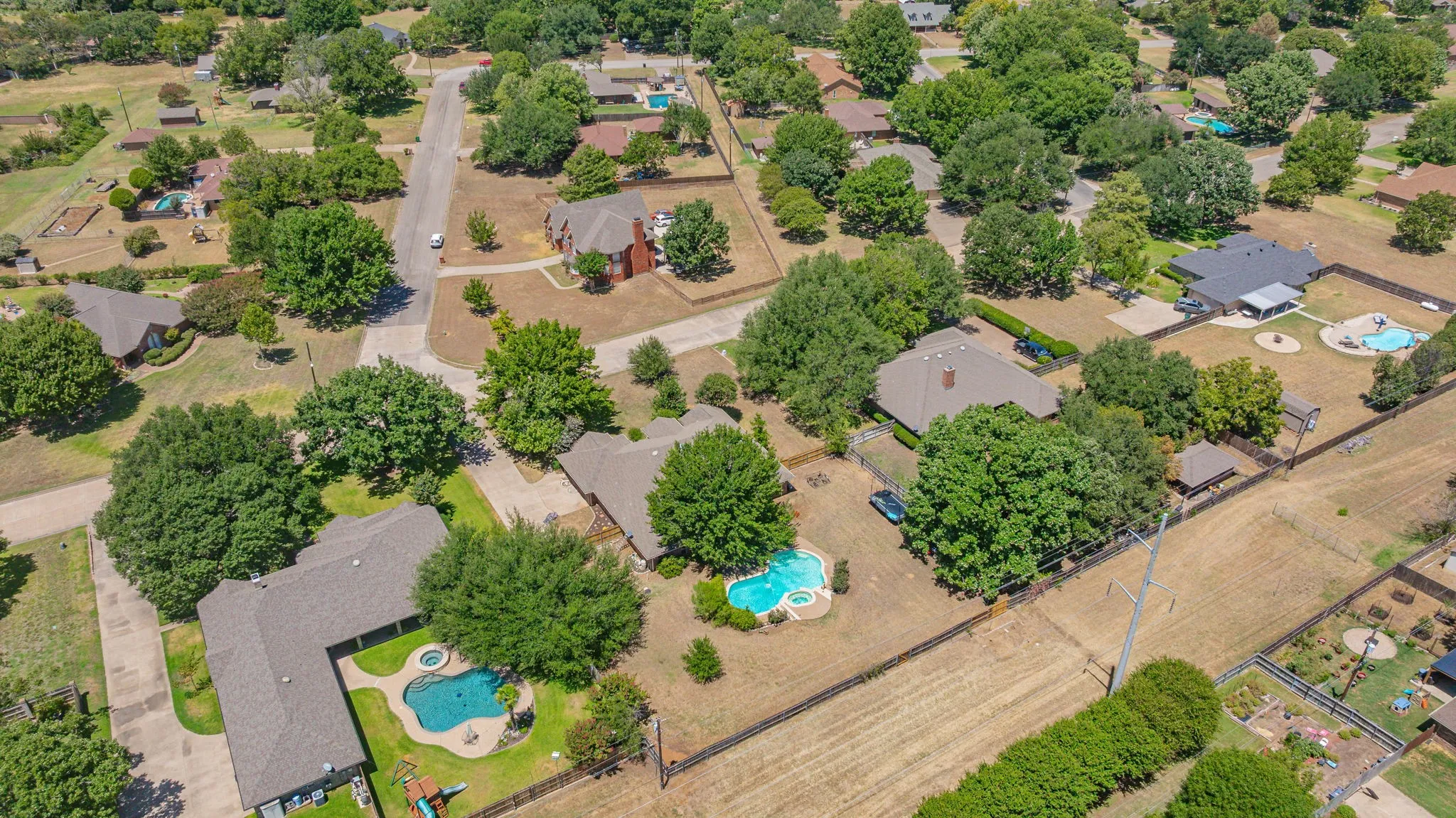 Single Family Residence For Sale in Erath County , 308 Tanglewood Trail, Stephenville, Texas 76401, 4 Bedroom, 3 Bathroom, 2 Garage spaces, 2,528 Sqft, built in 1997, mls#21359686, Real Estate Agent in Stephenville, Homes For Sale in Erath county, Homes For Sale in Stephenville, Realtor in Stephenville Texas, Real Estate Brokerage Independent Realty Texas, Luminita Cordes Realtor