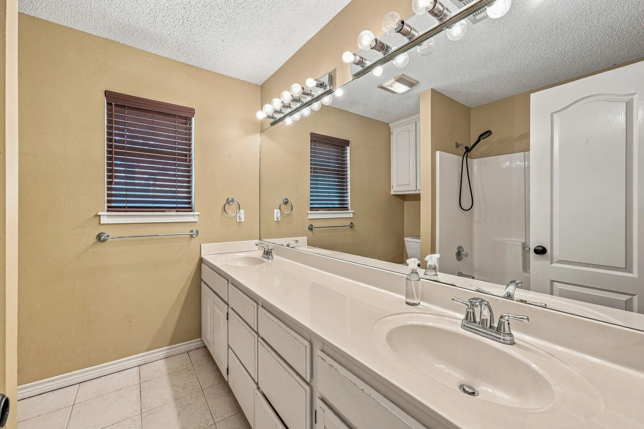 Single Family Residence For Sale in Erath County , 308 Tanglewood Trail, Stephenville, Texas 76401, 4 Bedroom, 3 Bathroom, 2 Garage spaces, 2,528 Sqft, built in 1997, mls#21359686, Real Estate Agent in Stephenville, Homes For Sale in Erath county, Homes For Sale in Stephenville, Realtor in Stephenville Texas, Real Estate Brokerage Independent Realty Texas, Luminita Cordes Realtor