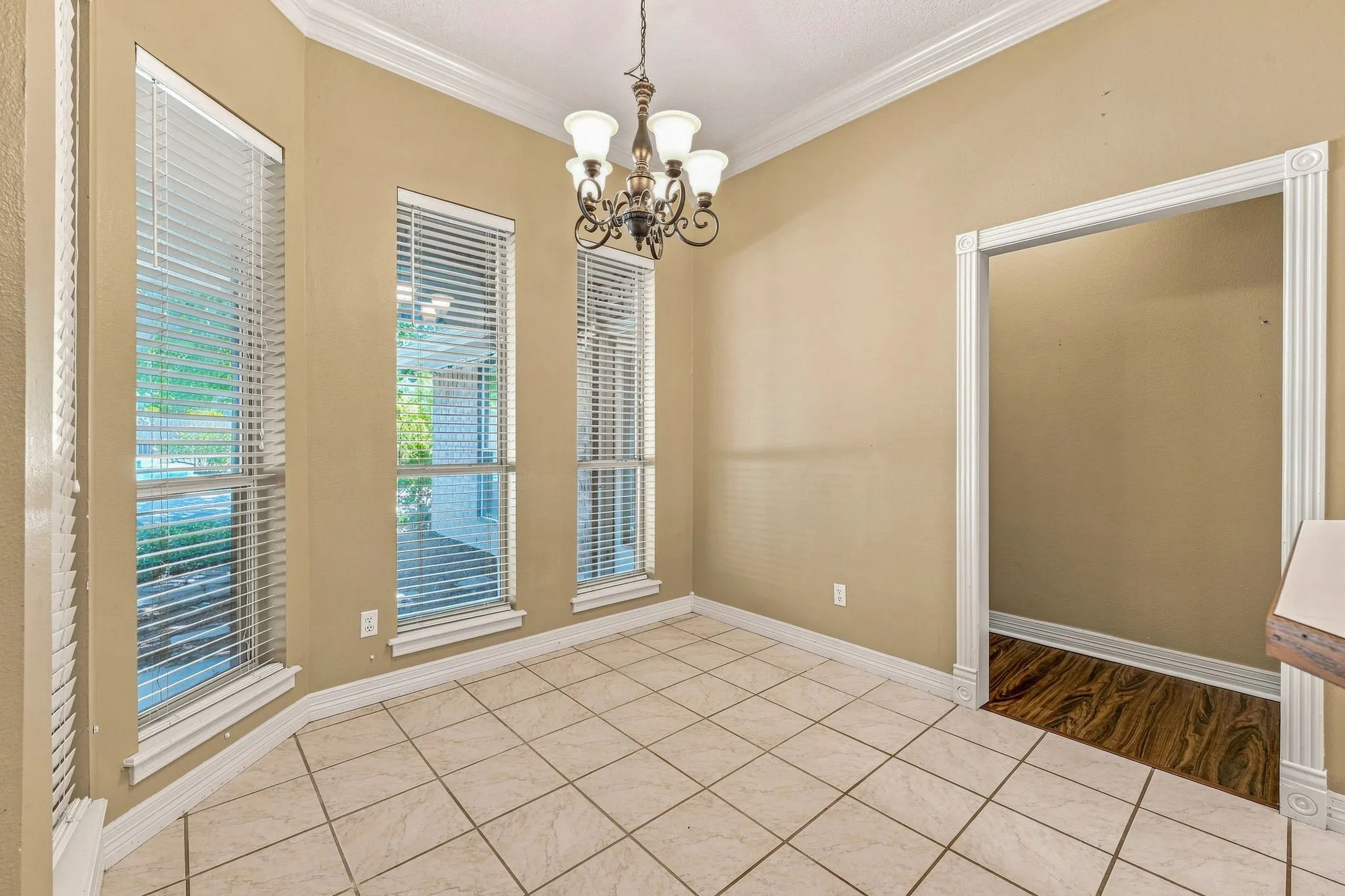 Single Family Residence For Sale in Erath County , 308 Tanglewood Trail, Stephenville, Texas 76401, 4 Bedroom, 3 Bathroom, 2 Garage spaces, 2,528 Sqft, built in 1997, mls#21359686, Real Estate Agent in Stephenville, Homes For Sale in Erath county, Homes For Sale in Stephenville, Realtor in Stephenville Texas, Real Estate Brokerage Independent Realty Texas, Luminita Cordes Realtor