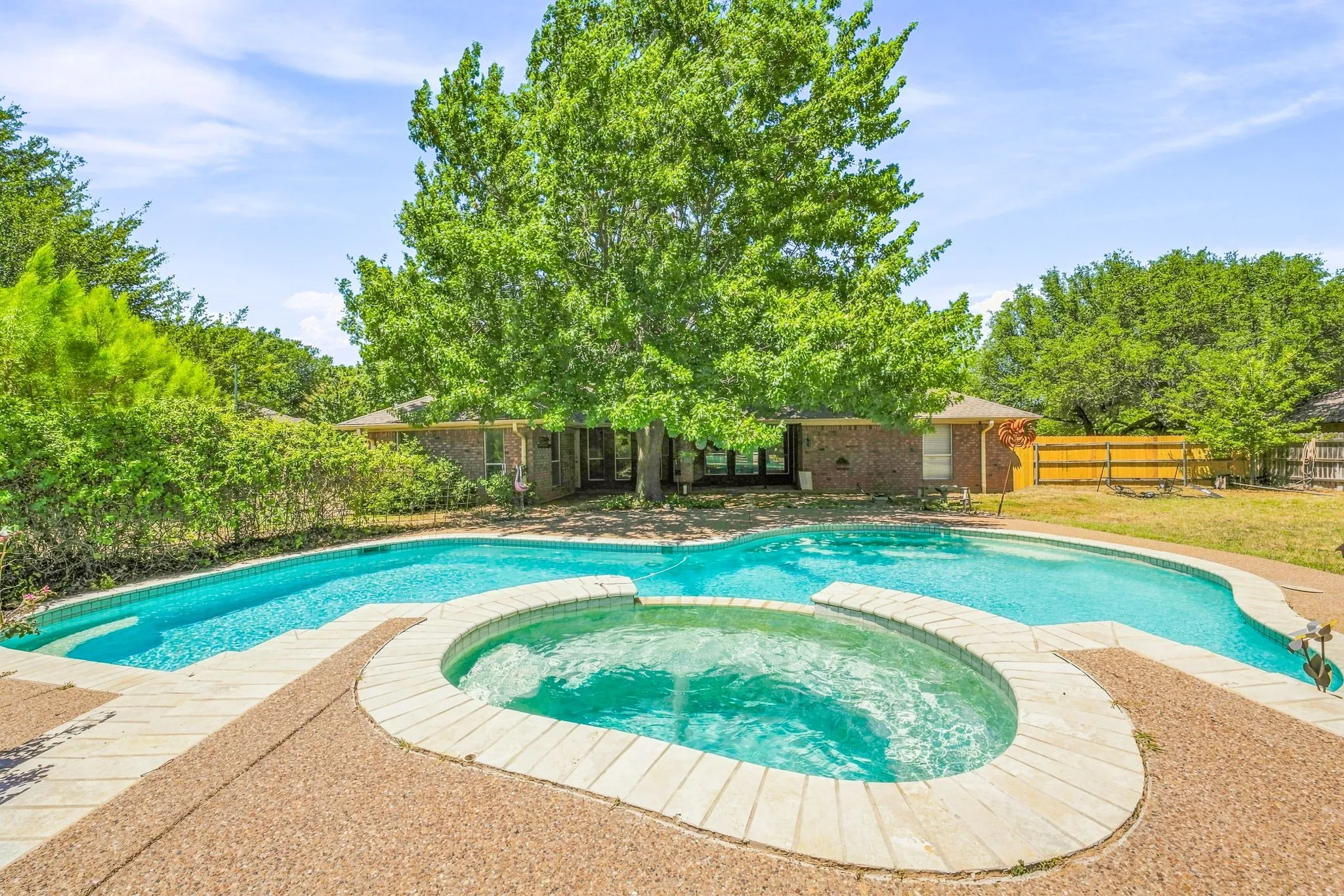 Single Family Residence For Sale in Erath County , 308 Tanglewood Trail, Stephenville, Texas 76401, 4 Bedroom, 3 Bathroom, 2 Garage spaces, 2,528 Sqft, built in 1997, mls#21359686, Real Estate Agent in Stephenville, Homes For Sale in Erath county, Homes For Sale in Stephenville, Realtor in Stephenville Texas, Real Estate Brokerage Independent Realty Texas, Luminita Cordes Realtor