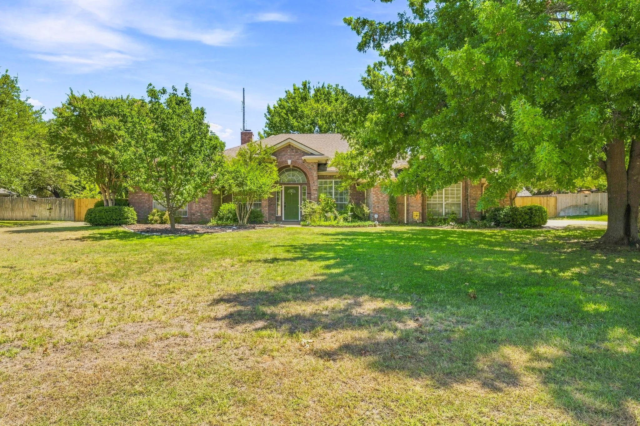 Single Family Residence For Sale in Erath County , 308 Tanglewood Trail, Stephenville, Texas 76401, 4 Bedroom, 3 Bathroom, 2 Garage spaces, 2,528 Sqft, built in 1997, mls#21359686, Real Estate Agent in Stephenville, Homes For Sale in Erath county, Homes For Sale in Stephenville, Realtor in Stephenville Texas, Real Estate Brokerage Independent Realty Texas, Luminita Cordes Realtor