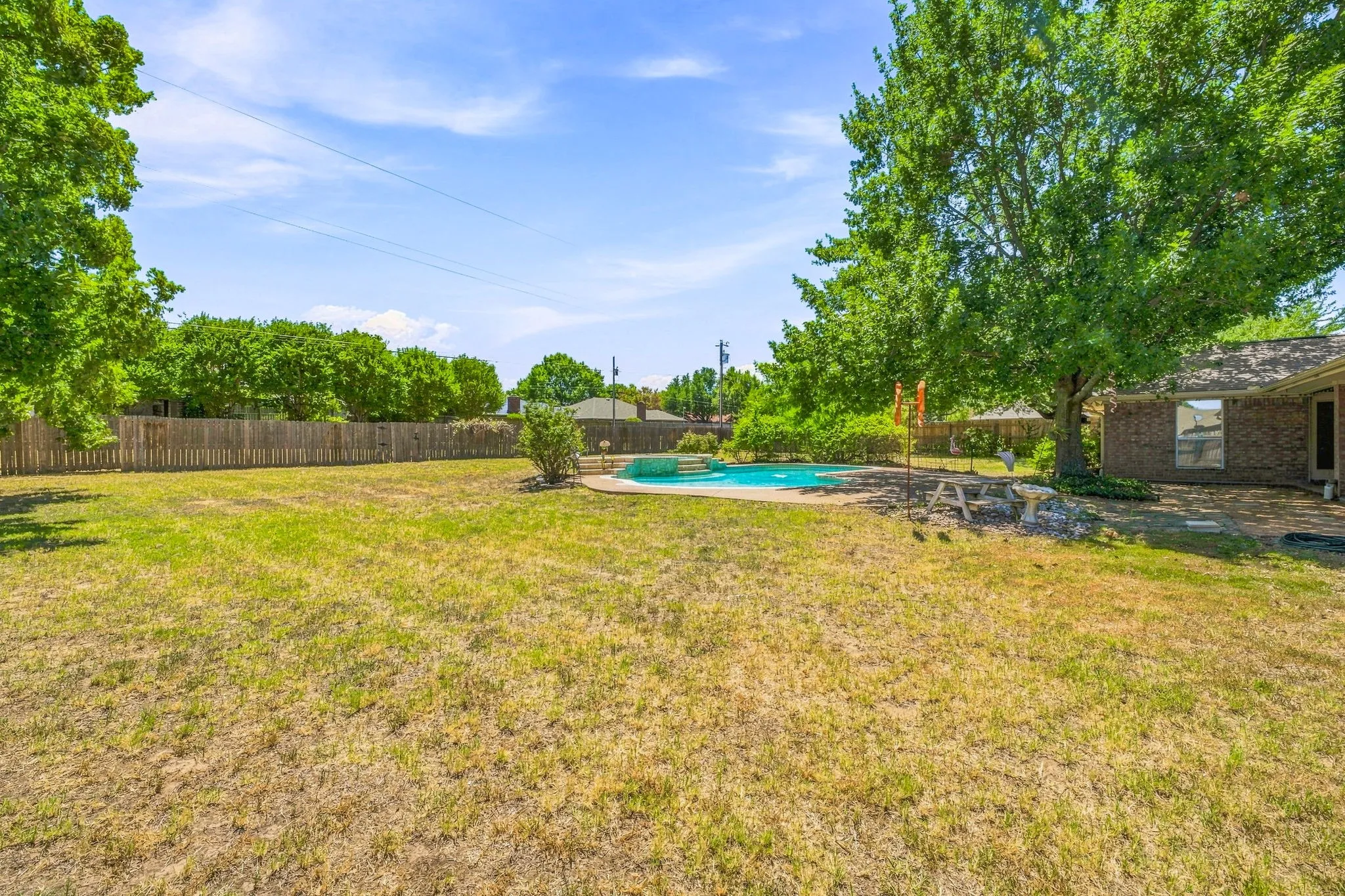Single Family Residence For Sale in Erath County , 308 Tanglewood Trail, Stephenville, Texas 76401, 4 Bedroom, 3 Bathroom, 2 Garage spaces, 2,528 Sqft, built in 1997, mls#21359686, Real Estate Agent in Stephenville, Homes For Sale in Erath county, Homes For Sale in Stephenville, Realtor in Stephenville Texas, Real Estate Brokerage Independent Realty Texas, Luminita Cordes Realtor