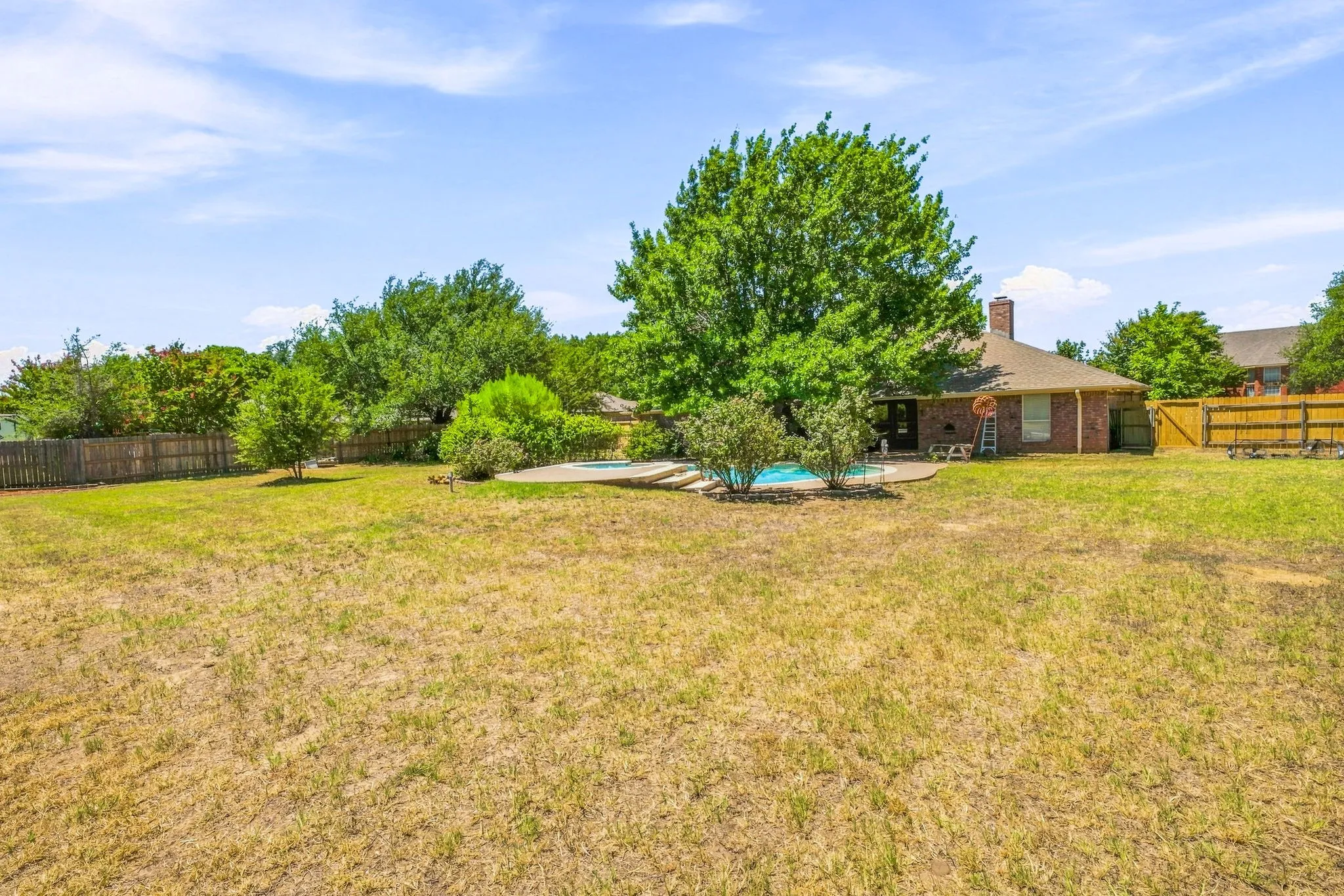 Single Family Residence For Sale in Erath County , 308 Tanglewood Trail, Stephenville, Texas 76401, 4 Bedroom, 3 Bathroom, 2 Garage spaces, 2,528 Sqft, built in 1997, mls#21359686, Real Estate Agent in Stephenville, Homes For Sale in Erath county, Homes For Sale in Stephenville, Realtor in Stephenville Texas, Real Estate Brokerage Independent Realty Texas, Luminita Cordes Realtor