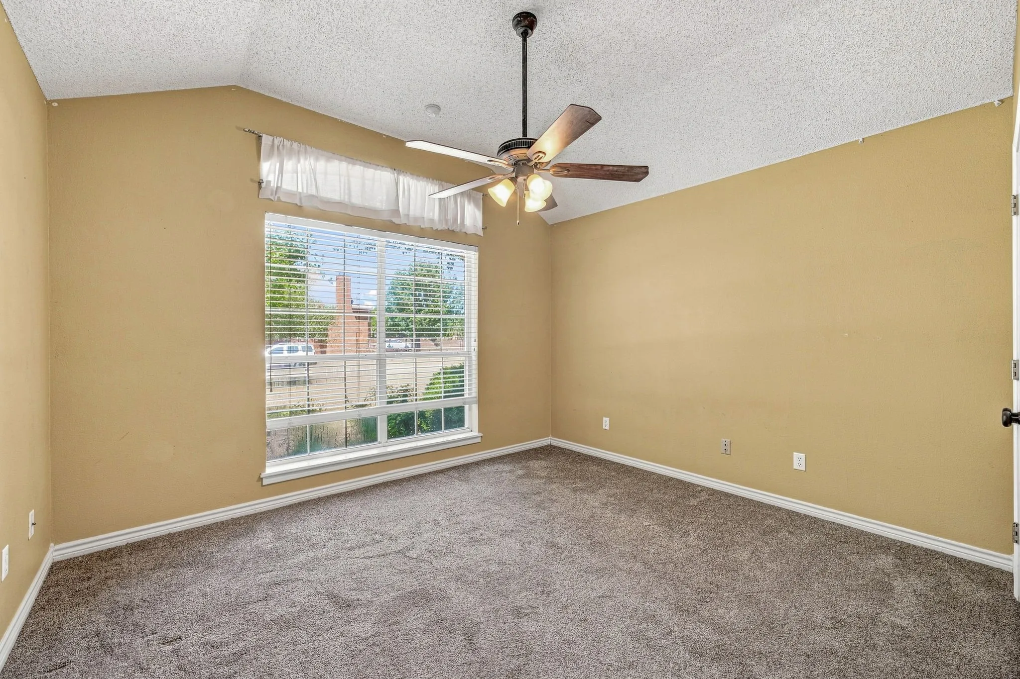 Single Family Residence For Sale in Erath County , 308 Tanglewood Trail, Stephenville, Texas 76401, 4 Bedroom, 3 Bathroom, 2 Garage spaces, 2,528 Sqft, built in 1997, mls#21359686, Real Estate Agent in Stephenville, Homes For Sale in Erath county, Homes For Sale in Stephenville, Realtor in Stephenville Texas, Real Estate Brokerage Independent Realty Texas, Luminita Cordes Realtor