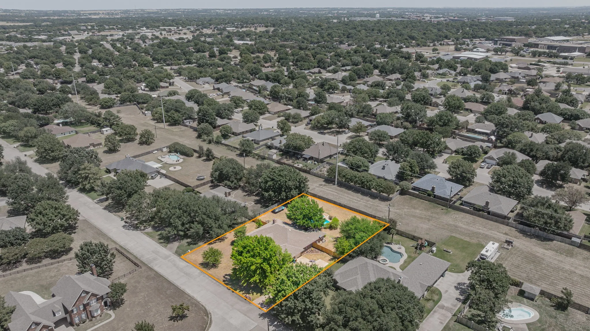 Single Family Residence For Sale in Erath County , 308 Tanglewood Trail, Stephenville, Texas 76401, 4 Bedroom, 3 Bathroom, 2 Garage spaces, 2,528 Sqft, built in 1997, mls#21359686, Real Estate Agent in Stephenville, Homes For Sale in Erath county, Homes For Sale in Stephenville, Realtor in Stephenville Texas, Real Estate Brokerage Independent Realty Texas, Luminita Cordes Realtor