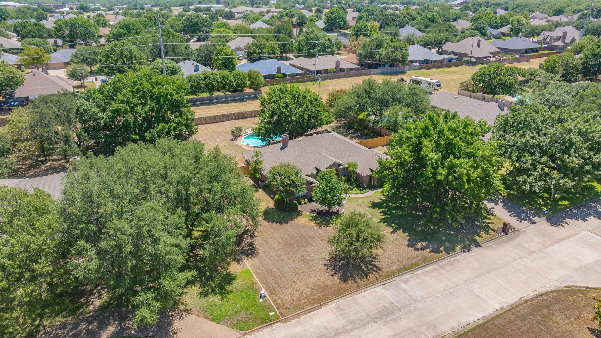 Single Family Residence For Sale in Erath County , 308 Tanglewood Trail, Stephenville, Texas 76401, 4 Bedroom, 3 Bathroom, 2 Garage spaces, 2,528 Sqft, built in 1997, mls#21359686, Real Estate Agent in Stephenville, Homes For Sale in Erath county, Homes For Sale in Stephenville, Realtor in Stephenville Texas, Real Estate Brokerage Independent Realty Texas, Luminita Cordes Realtor
