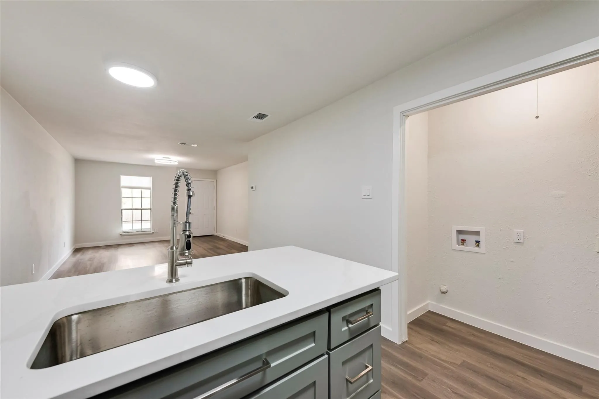 Duplex For Rent in Tarrant County , 1000 S Mary Street, Arlington, Texas 76010, 2 Bedroom, 1 Bathroom, Garage spaces, 927 Sqft, built in 1979, mls#21359510, Real Estate Agent in Arlington, Homes For Rent in Tarrant county, Homes For Rent in Arlington, Realtor in Arlington Texas, Real Estate Brokerage Independent Realty Texas, Luminita Cordes Realtor
