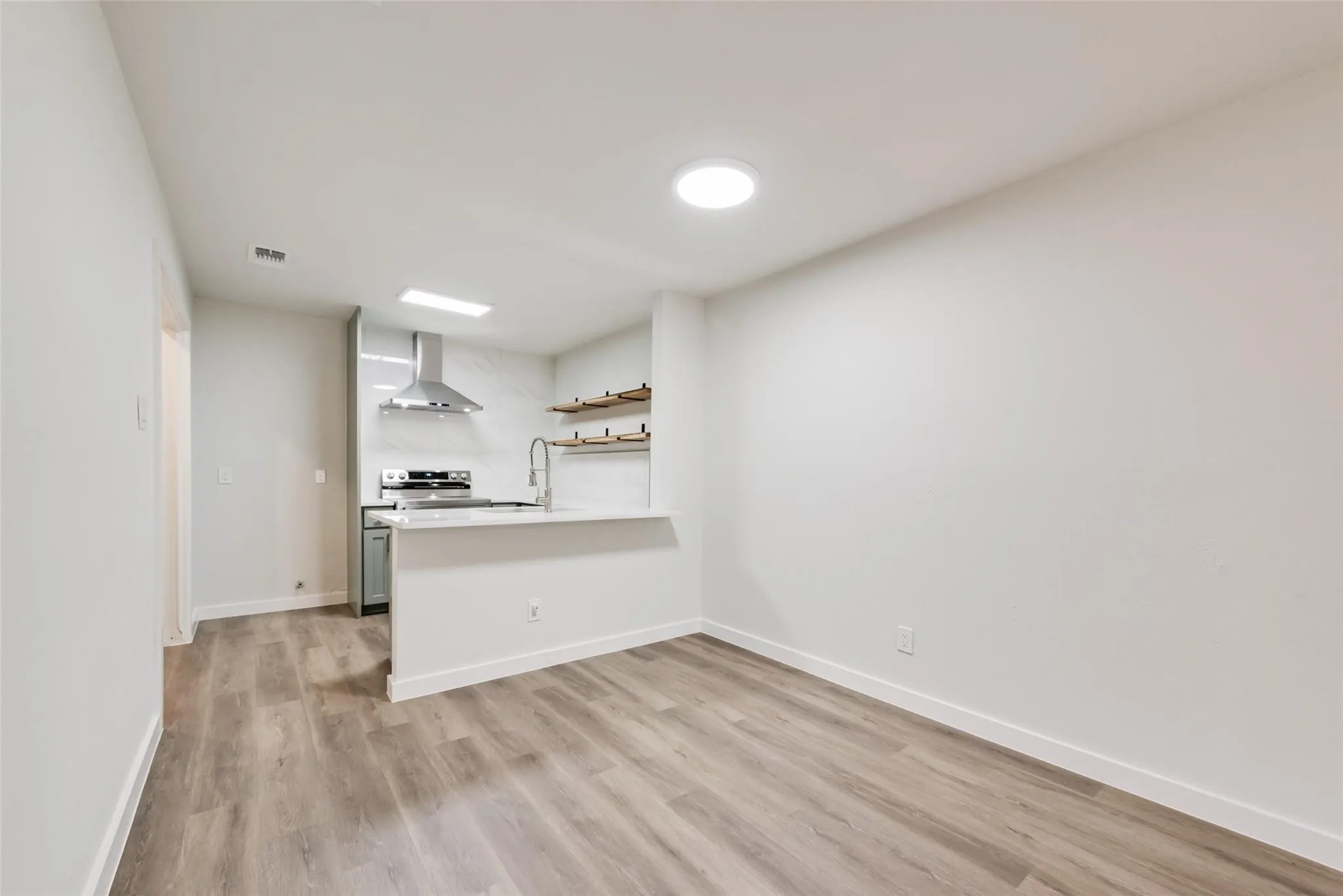 Duplex For Rent in Tarrant County , 1000 S Mary Street, Arlington, Texas 76010, 2 Bedroom, 1 Bathroom, Garage spaces, 927 Sqft, built in 1979, mls#21359510, Real Estate Agent in Arlington, Homes For Rent in Tarrant county, Homes For Rent in Arlington, Realtor in Arlington Texas, Real Estate Brokerage Independent Realty Texas, Luminita Cordes Realtor