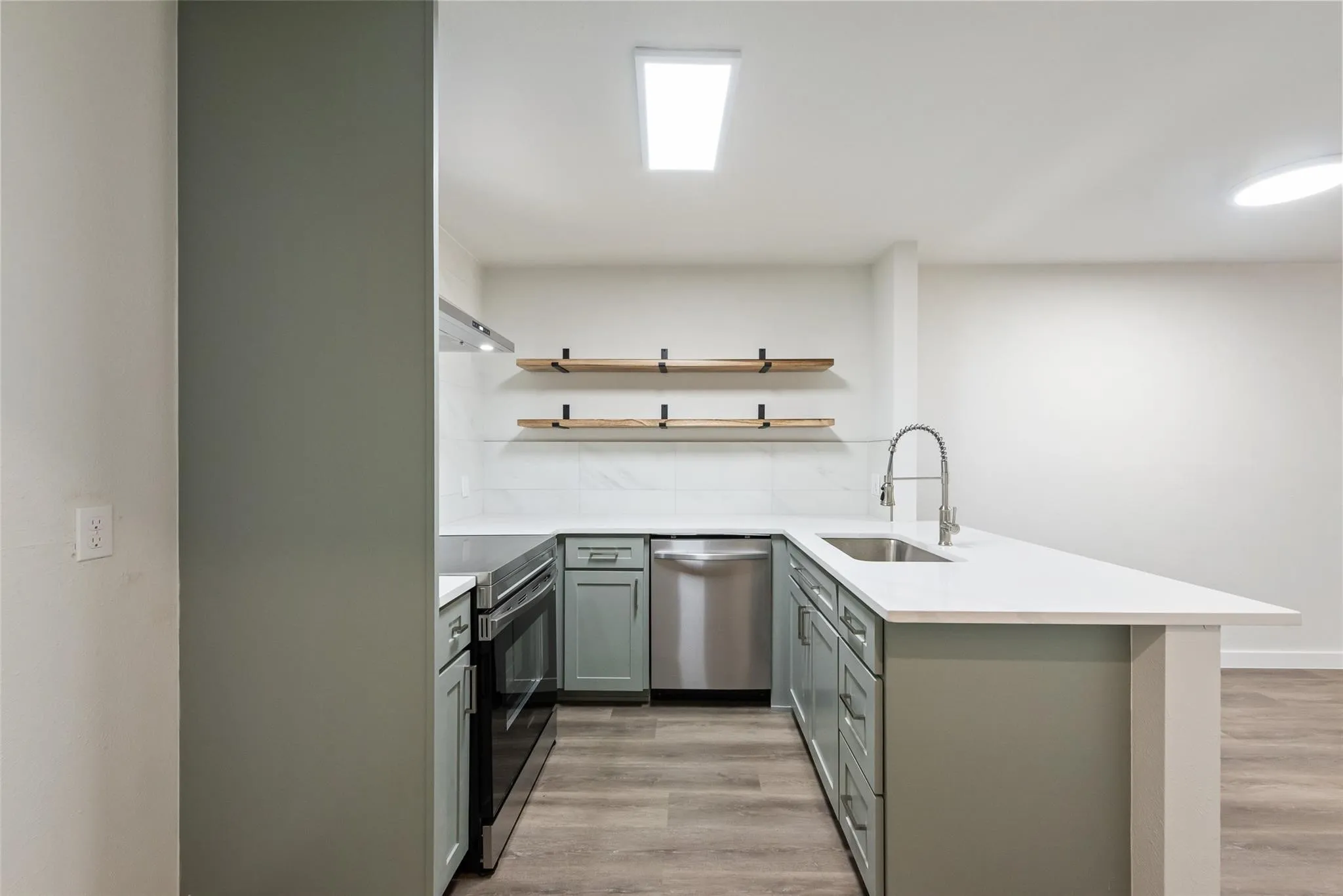 Duplex For Rent in Tarrant County , 1000 S Mary Street, Arlington, Texas 76010, 2 Bedroom, 1 Bathroom, Garage spaces, 927 Sqft, built in 1979, mls#21359510, Real Estate Agent in Arlington, Homes For Rent in Tarrant county, Homes For Rent in Arlington, Realtor in Arlington Texas, Real Estate Brokerage Independent Realty Texas, Luminita Cordes Realtor