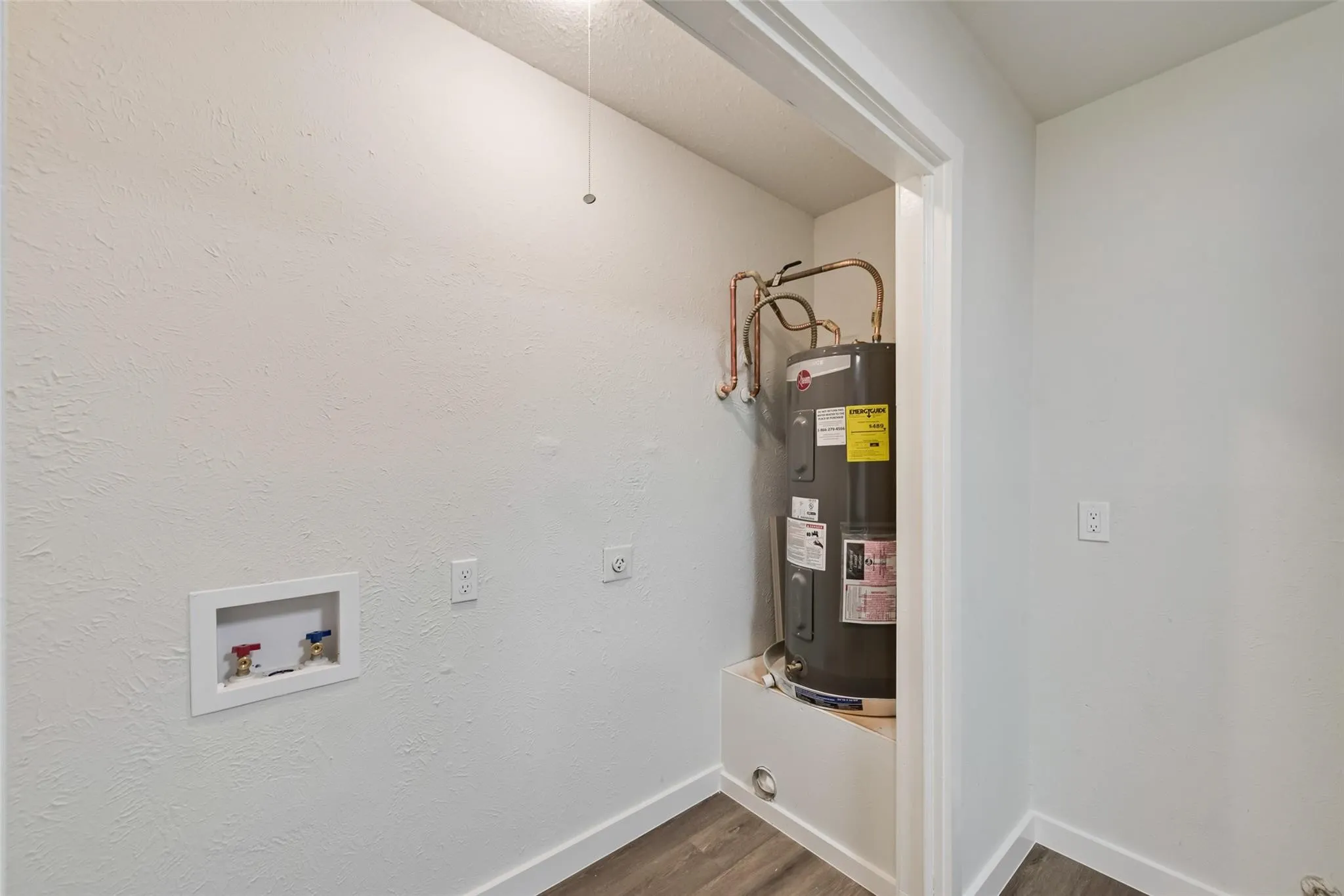 Duplex For Rent in Tarrant County , 1000 S Mary Street, Arlington, Texas 76010, 2 Bedroom, 1 Bathroom, Garage spaces, 927 Sqft, built in 1979, mls#21359510, Real Estate Agent in Arlington, Homes For Rent in Tarrant county, Homes For Rent in Arlington, Realtor in Arlington Texas, Real Estate Brokerage Independent Realty Texas, Luminita Cordes Realtor