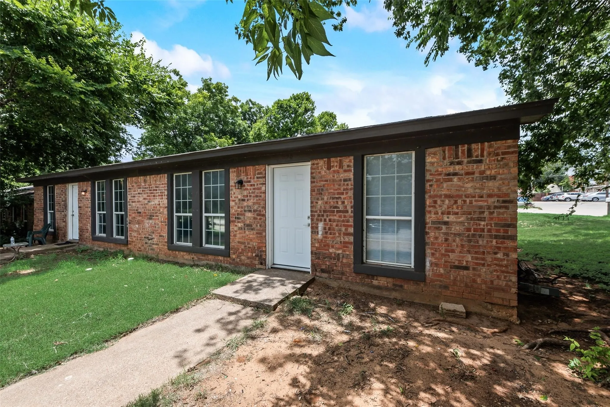 Duplex For Rent in Tarrant County , 1000 S Mary Street, Arlington, Texas 76010, 2 Bedroom, 1 Bathroom, Garage spaces, 927 Sqft, built in 1979, mls#21359510, Real Estate Agent in Arlington, Homes For Rent in Tarrant county, Homes For Rent in Arlington, Realtor in Arlington Texas, Real Estate Brokerage Independent Realty Texas, Luminita Cordes Realtor