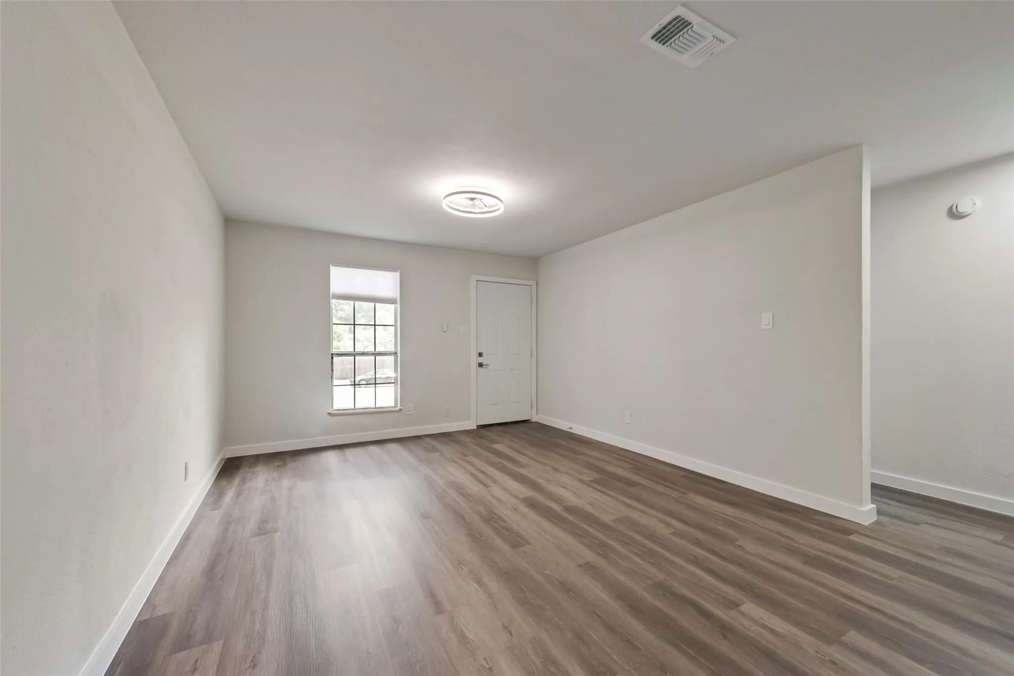 Duplex For Rent in Tarrant County , 1000 S Mary Street, Arlington, Texas 76010, 2 Bedroom, 1 Bathroom, Garage spaces, 927 Sqft, built in 1979, mls#21359510, Real Estate Agent in Arlington, Homes For Rent in Tarrant county, Homes For Rent in Arlington, Realtor in Arlington Texas, Real Estate Brokerage Independent Realty Texas, Luminita Cordes Realtor