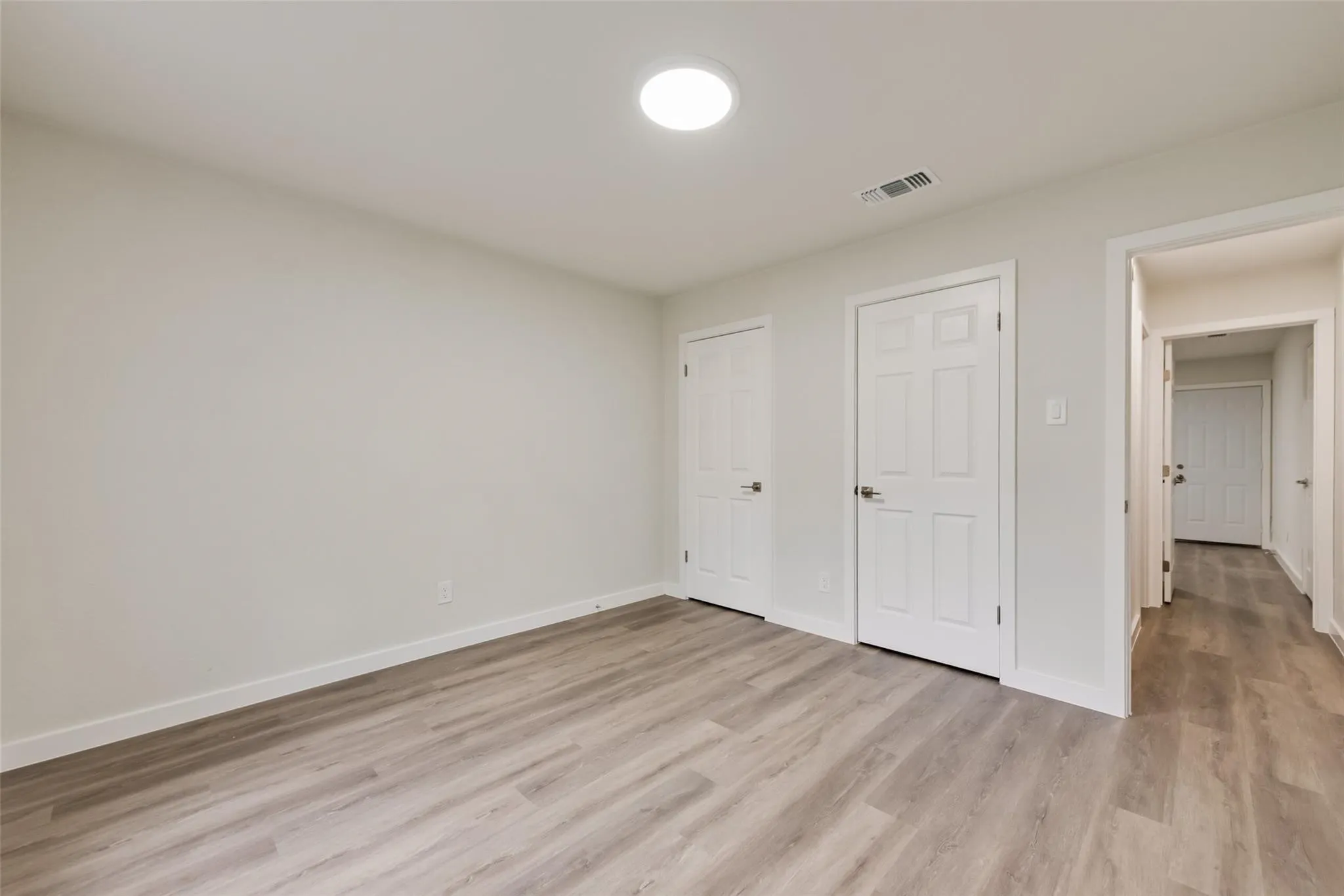 Duplex For Rent in Tarrant County , 1000 S Mary Street, Arlington, Texas 76010, 2 Bedroom, 1 Bathroom, Garage spaces, 927 Sqft, built in 1979, mls#21359510, Real Estate Agent in Arlington, Homes For Rent in Tarrant county, Homes For Rent in Arlington, Realtor in Arlington Texas, Real Estate Brokerage Independent Realty Texas, Luminita Cordes Realtor