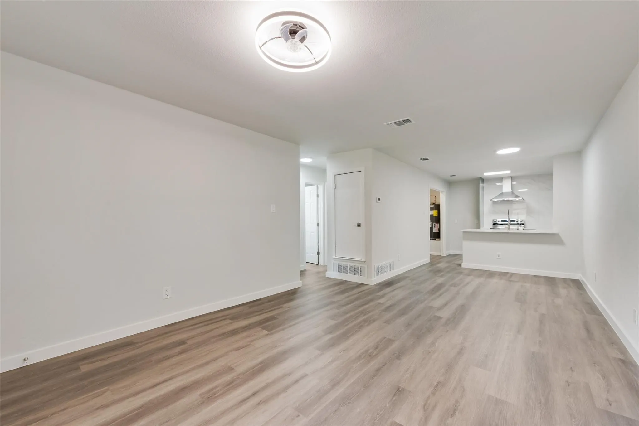 Duplex For Rent in Tarrant County , 1000 S Mary Street, Arlington, Texas 76010, 2 Bedroom, 1 Bathroom, Garage spaces, 927 Sqft, built in 1979, mls#21359510, Real Estate Agent in Arlington, Homes For Rent in Tarrant county, Homes For Rent in Arlington, Realtor in Arlington Texas, Real Estate Brokerage Independent Realty Texas, Luminita Cordes Realtor