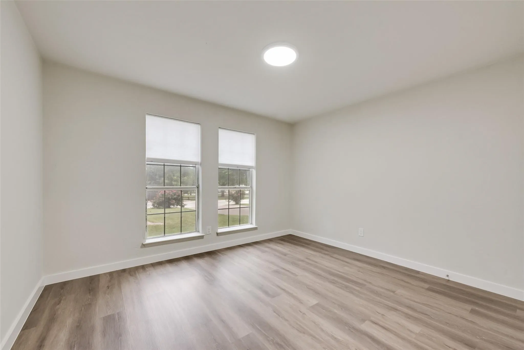 Duplex For Rent in Tarrant County , 1000 S Mary Street, Arlington, Texas 76010, 2 Bedroom, 1 Bathroom, Garage spaces, 927 Sqft, built in 1979, mls#21359510, Real Estate Agent in Arlington, Homes For Rent in Tarrant county, Homes For Rent in Arlington, Realtor in Arlington Texas, Real Estate Brokerage Independent Realty Texas, Luminita Cordes Realtor