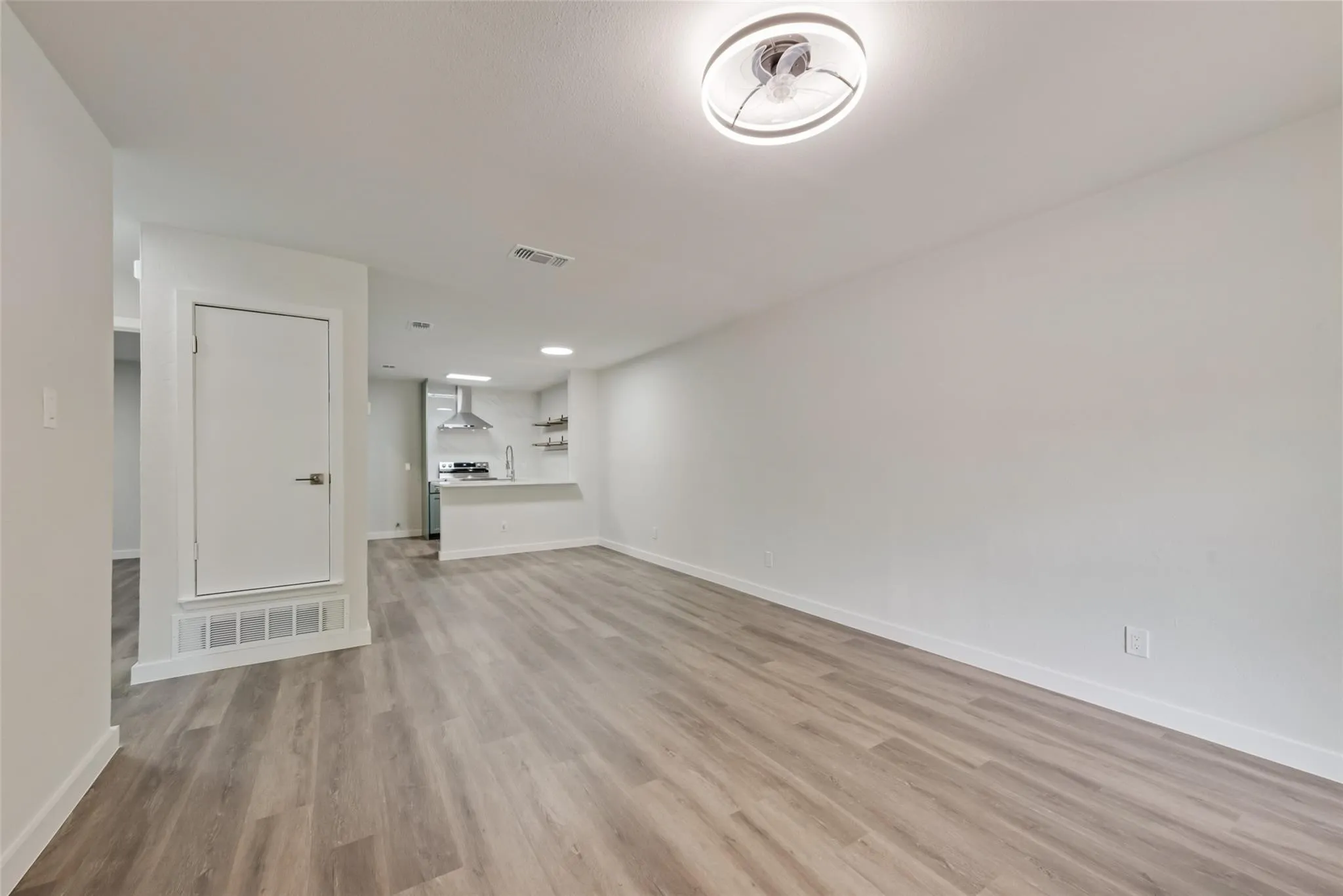 Duplex For Rent in Tarrant County , 1000 S Mary Street, Arlington, Texas 76010, 2 Bedroom, 1 Bathroom, Garage spaces, 927 Sqft, built in 1979, mls#21359510, Real Estate Agent in Arlington, Homes For Rent in Tarrant county, Homes For Rent in Arlington, Realtor in Arlington Texas, Real Estate Brokerage Independent Realty Texas, Luminita Cordes Realtor
