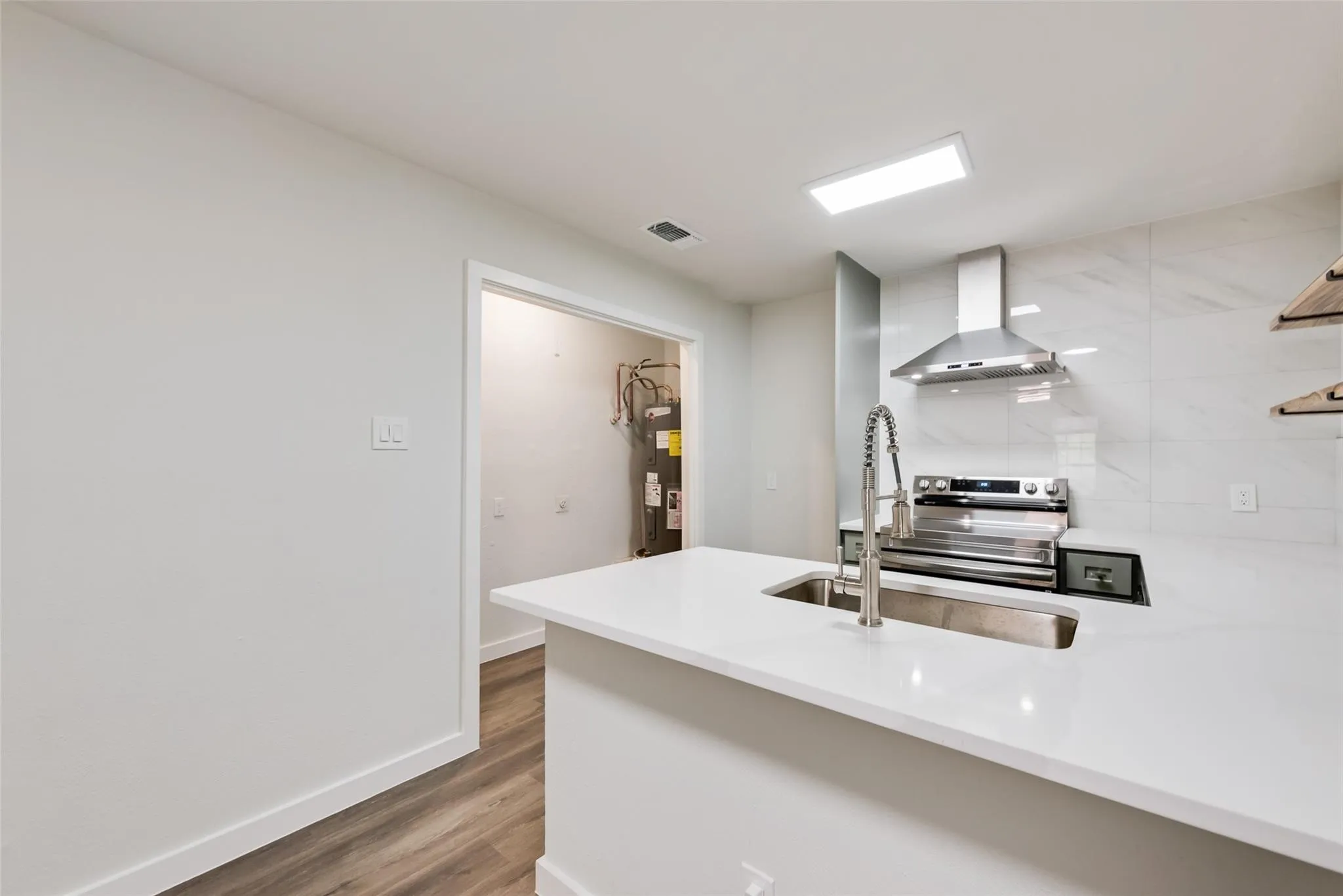 Duplex For Rent in Tarrant County , 1000 S Mary Street, Arlington, Texas 76010, 2 Bedroom, 1 Bathroom, Garage spaces, 927 Sqft, built in 1979, mls#21359510, Real Estate Agent in Arlington, Homes For Rent in Tarrant county, Homes For Rent in Arlington, Realtor in Arlington Texas, Real Estate Brokerage Independent Realty Texas, Luminita Cordes Realtor