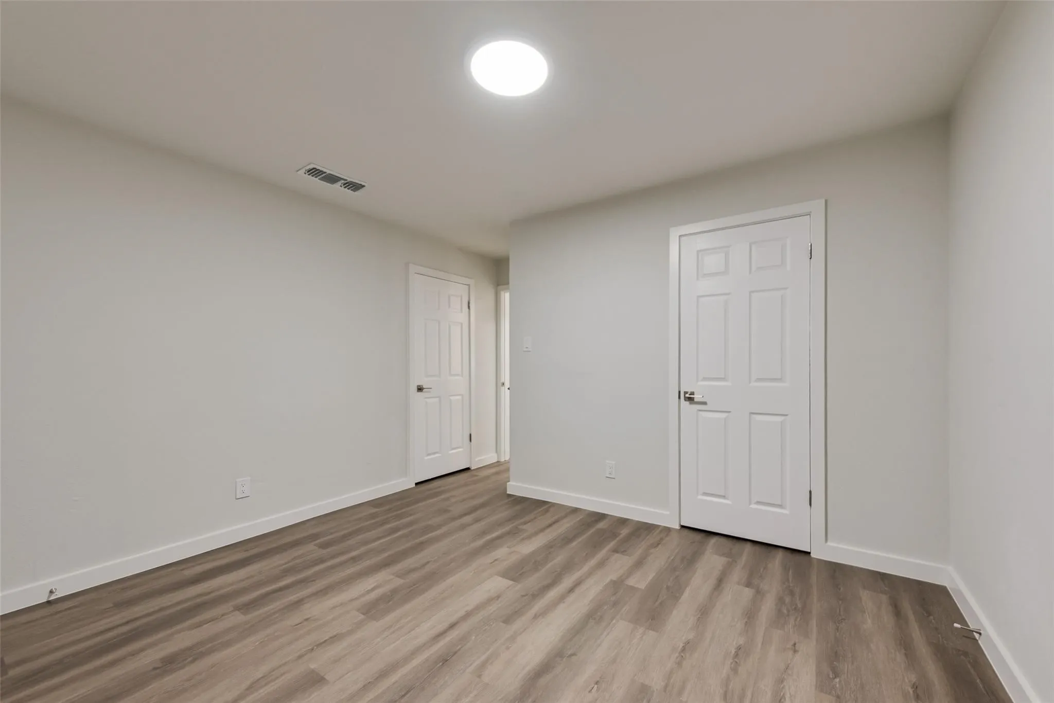 Duplex For Rent in Tarrant County , 1000 S Mary Street, Arlington, Texas 76010, 2 Bedroom, 1 Bathroom, Garage spaces, 927 Sqft, built in 1979, mls#21359510, Real Estate Agent in Arlington, Homes For Rent in Tarrant county, Homes For Rent in Arlington, Realtor in Arlington Texas, Real Estate Brokerage Independent Realty Texas, Luminita Cordes Realtor