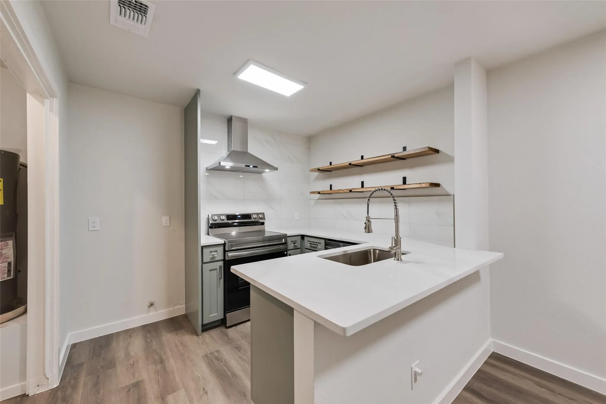 Duplex For Rent in Tarrant County , 1000 S Mary Street, Arlington, Texas 76010, 2 Bedroom, 1 Bathroom, Garage spaces, 927 Sqft, built in 1979, mls#21359510, Real Estate Agent in Arlington, Homes For Rent in Tarrant county, Homes For Rent in Arlington, Realtor in Arlington Texas, Real Estate Brokerage Independent Realty Texas, Luminita Cordes Realtor