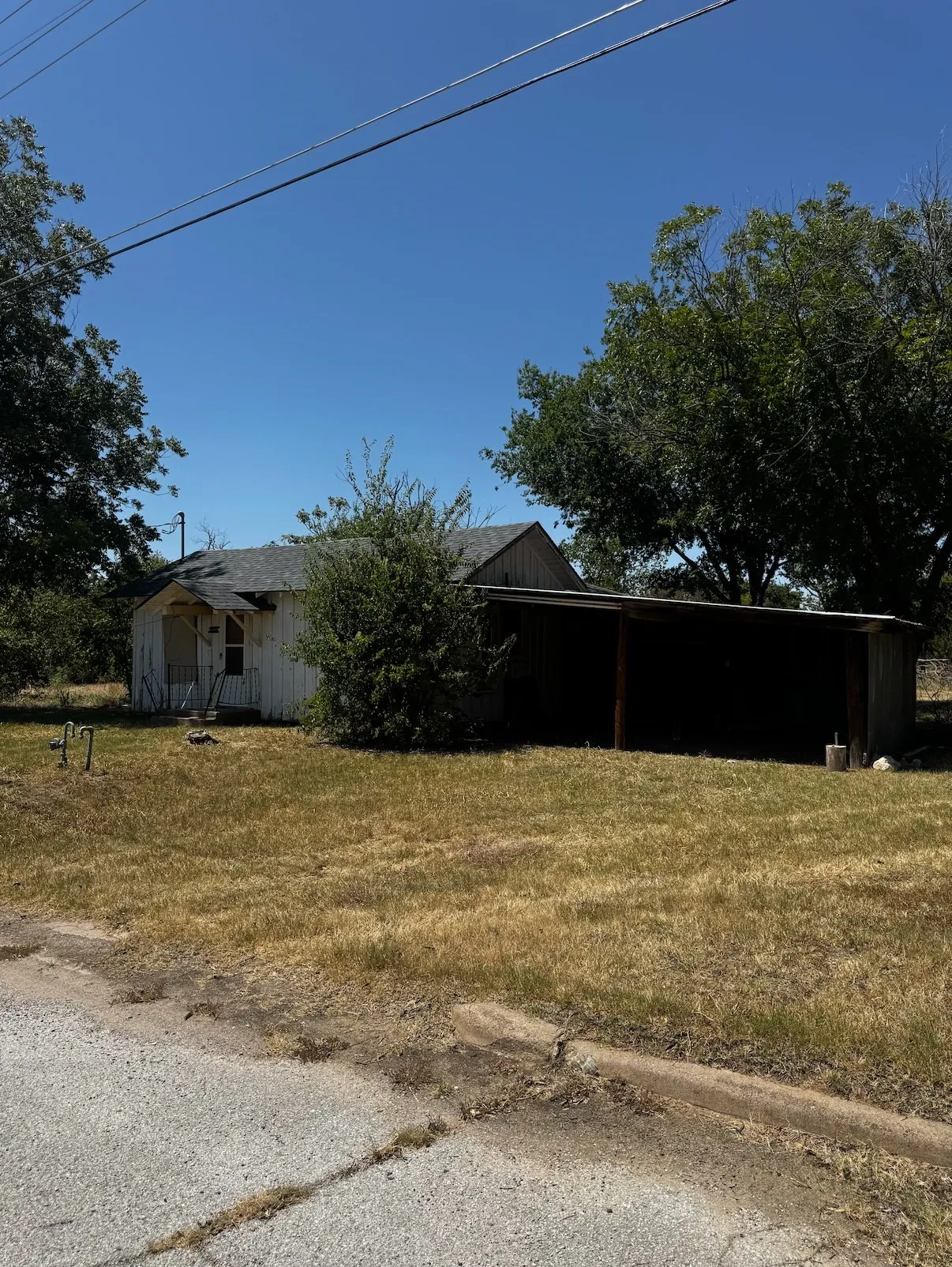 Single Family Residence For Sale in Young County , 809 N Avenue F, Olney, Texas 76374, 4 Bedroom, 2 Bathroom, Garage spaces, 1,260 Sqft, built in 1930, Price $45,000, mls#21358858, Real Estate Agent in Olney, Homes For Sale in Young county, Homes For Sale in Olney, Realtor in Olney Texas, Real Estate Brokerage Independent Realty Texas, Luminita Cordes Realtor