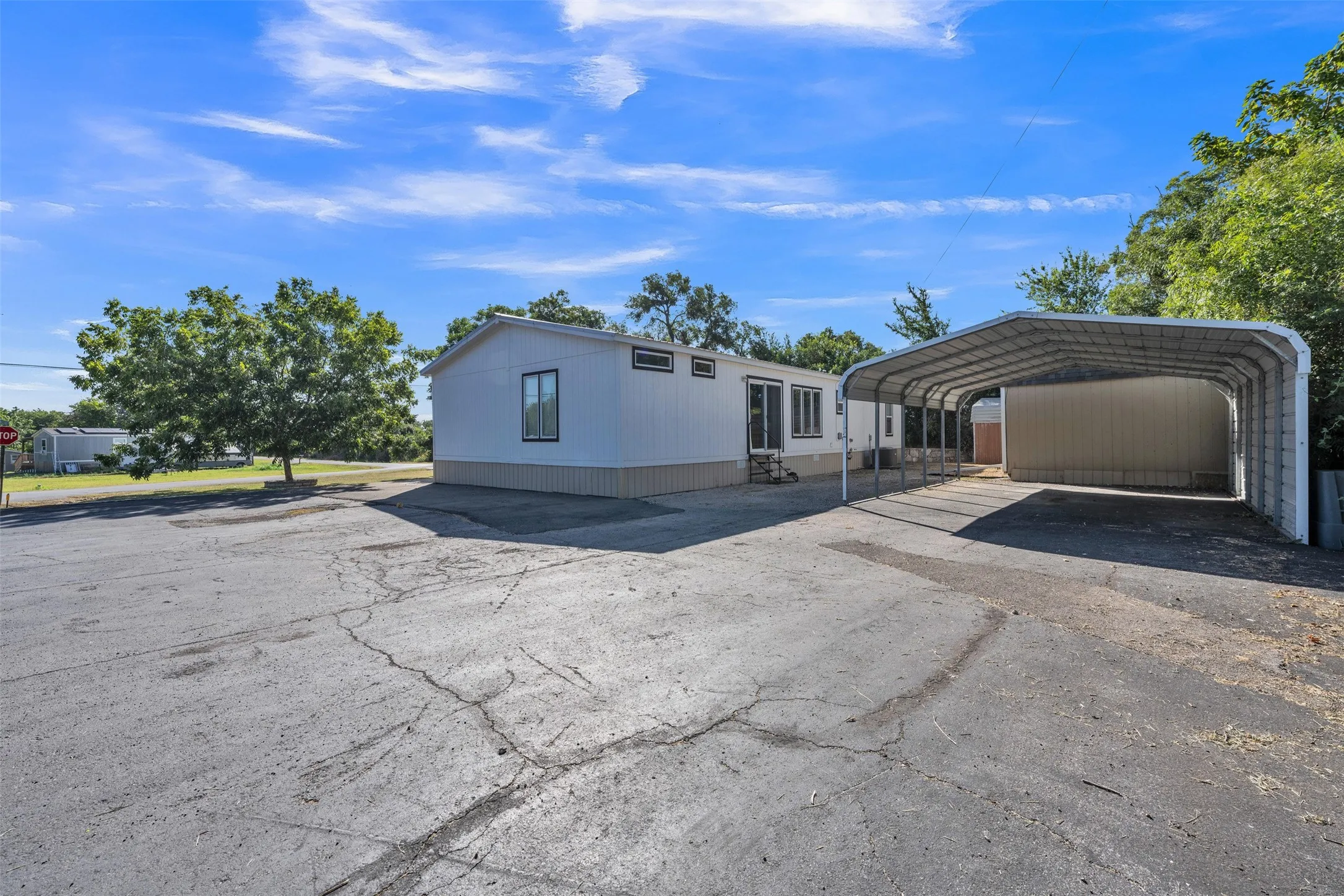 Manufactured Home For Sale in Hood County , 2453 S Valley Ridge Drive, Granbury, Texas 76048, 3 Bedroom, 3 Bathroom, 4 Garage spaces, 1,640 Sqft, built in 2023, mls#21361129, Real Estate Agent in Granbury, Homes For Sale in Hood county, Homes For Sale in Granbury, Realtor in Granbury Texas, Real Estate Brokerage Independent Realty Texas, Luminita Cordes Realtor
