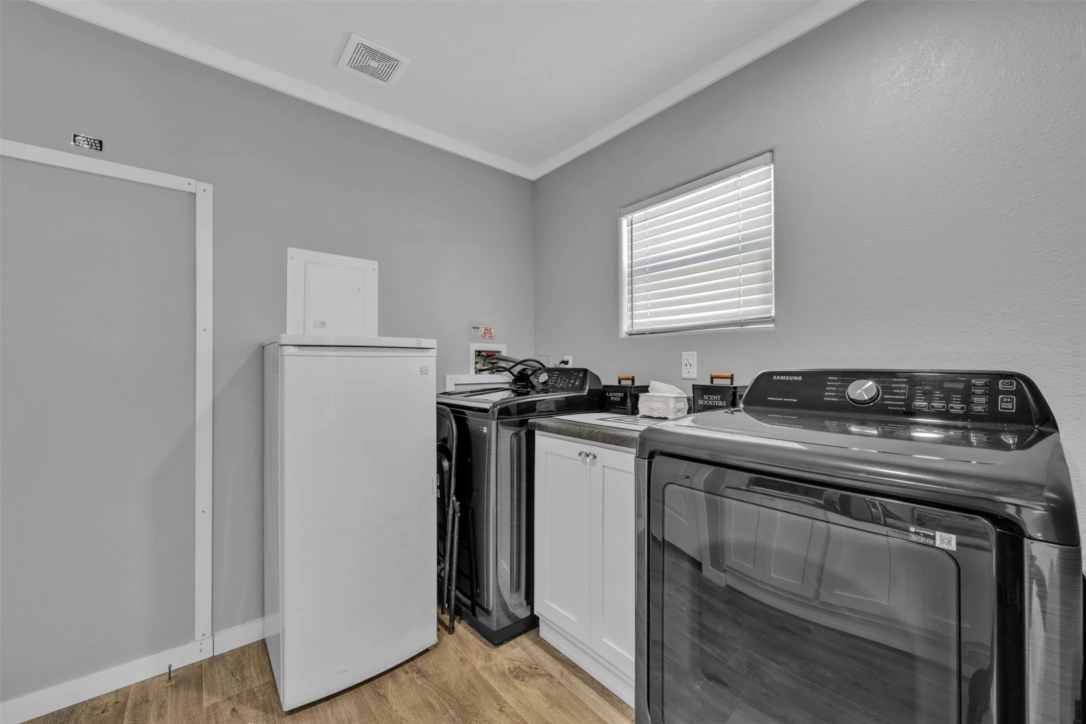 Manufactured Home For Sale in Hood County , 2453 S Valley Ridge Drive, Granbury, Texas 76048, 3 Bedroom, 3 Bathroom, 4 Garage spaces, 1,640 Sqft, built in 2023, mls#21361129, Real Estate Agent in Granbury, Homes For Sale in Hood county, Homes For Sale in Granbury, Realtor in Granbury Texas, Real Estate Brokerage Independent Realty Texas, Luminita Cordes Realtor
