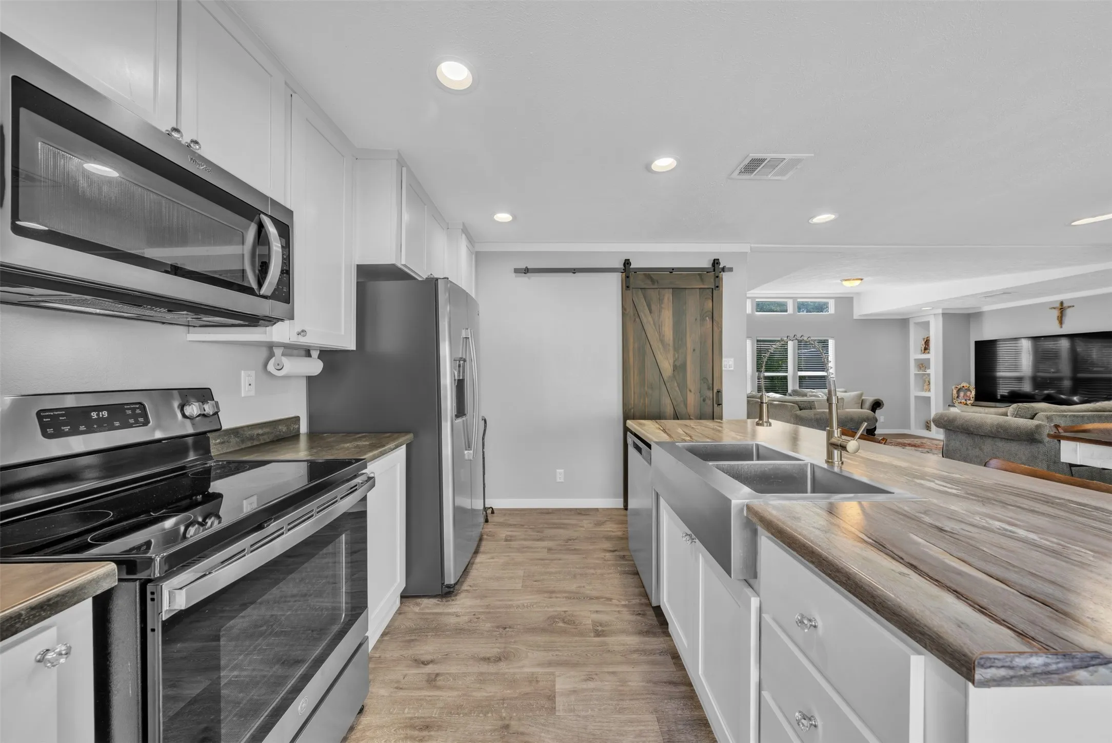 Manufactured Home For Sale in Hood County , 2453 S Valley Ridge Drive, Granbury, Texas 76048, 3 Bedroom, 3 Bathroom, 4 Garage spaces, 1,640 Sqft, built in 2023, mls#21361129, Real Estate Agent in Granbury, Homes For Sale in Hood county, Homes For Sale in Granbury, Realtor in Granbury Texas, Real Estate Brokerage Independent Realty Texas, Luminita Cordes Realtor