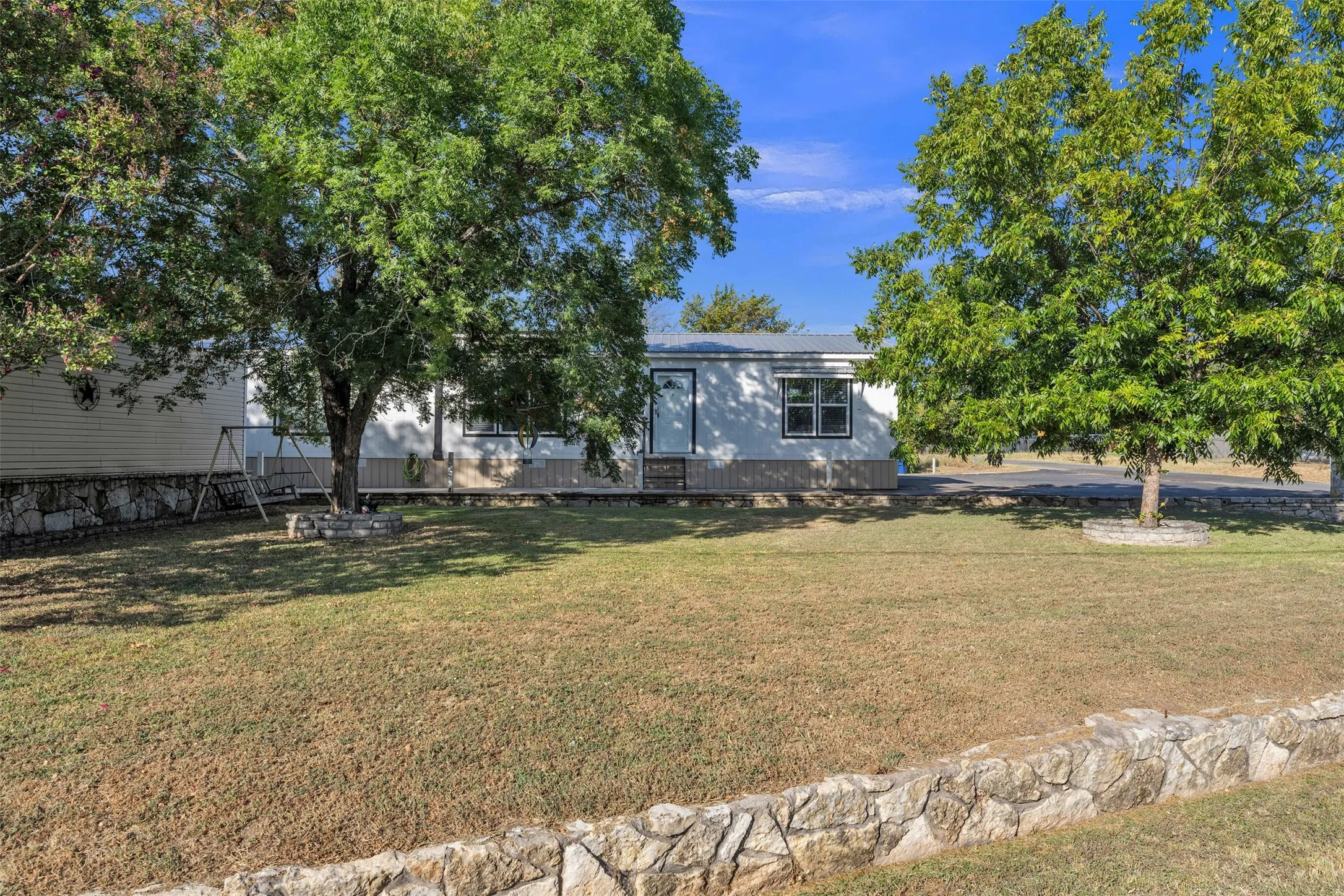 Manufactured Home For Sale in Hood County , 2453 S Valley Ridge Drive, Granbury, Texas 76048, 3 Bedroom, 3 Bathroom, 4 Garage spaces, 1,640 Sqft, built in 2023, mls#21361129, Real Estate Agent in Granbury, Homes For Sale in Hood county, Homes For Sale in Granbury, Realtor in Granbury Texas, Real Estate Brokerage Independent Realty Texas, Luminita Cordes Realtor