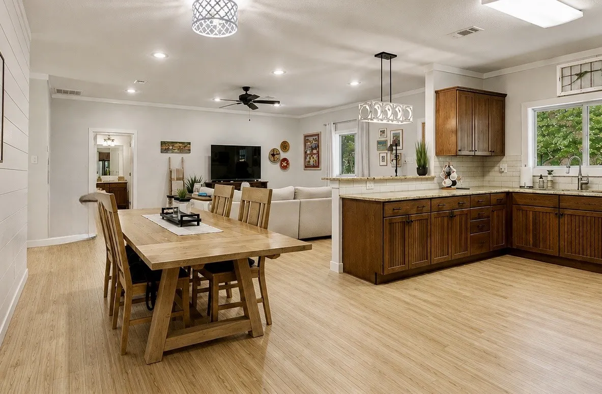 Single Family Residence For Sale in Parker County , 655 Hobson Bend Road, Weatherford, Texas 76088, 3 Bedroom, 2 Bathroom, 1 Garage spaces, 1,814 Sqft, built in 2012, mls#21361016, Real Estate Agent in Weatherford, Homes For Sale in Parker county, Homes For Sale in Weatherford, Realtor in Weatherford Texas, Real Estate Brokerage Independent Realty Texas, Luminita Cordes Realtor