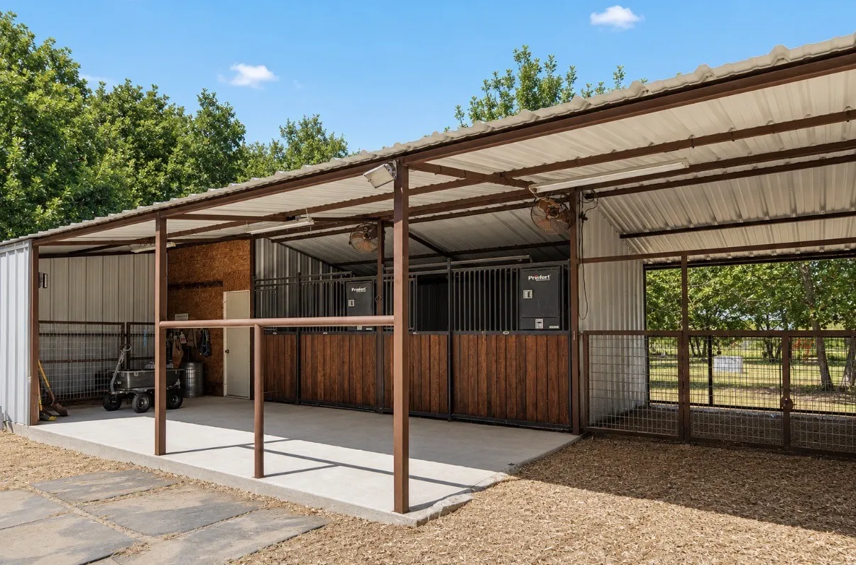 Single Family Residence For Sale in Parker County , 655 Hobson Bend Road, Weatherford, Texas 76088, 3 Bedroom, 2 Bathroom, 1 Garage spaces, 1,814 Sqft, built in 2012, mls#21361016, Real Estate Agent in Weatherford, Homes For Sale in Parker county, Homes For Sale in Weatherford, Realtor in Weatherford Texas, Real Estate Brokerage Independent Realty Texas, Luminita Cordes Realtor