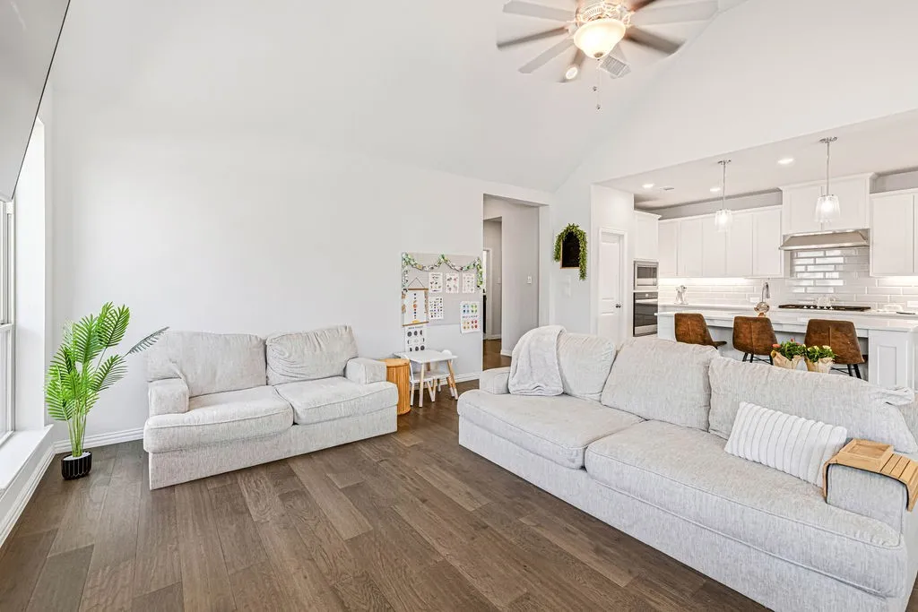 Single Family Residence For Sale in Collin County , 1009 Skyflower Lane, Celina, Texas 75009, 3 Bedroom, 3 Bathroom, 4 Garage spaces, 2,307 Sqft, built in 2023, mls#21360572, Real Estate Agent in Celina, Homes For Sale in Collin county, Homes For Sale in Celina, Realtor in Celina Texas, Real Estate Brokerage Independent Realty Texas, Luminita Cordes Realtor