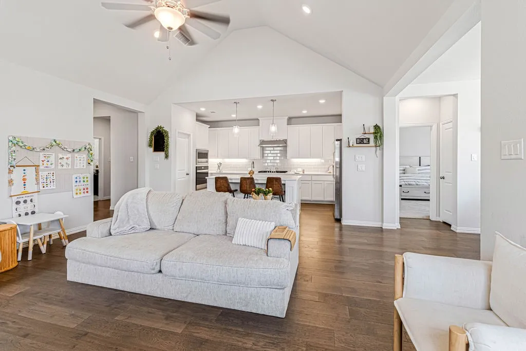 Single Family Residence For Sale in Collin County , 1009 Skyflower Lane, Celina, Texas 75009, 3 Bedroom, 3 Bathroom, 4 Garage spaces, 2,307 Sqft, built in 2023, mls#21360572, Real Estate Agent in Celina, Homes For Sale in Collin county, Homes For Sale in Celina, Realtor in Celina Texas, Real Estate Brokerage Independent Realty Texas, Luminita Cordes Realtor