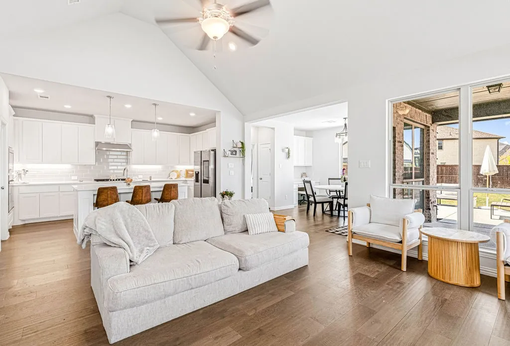 Single Family Residence For Sale in Collin County , 1009 Skyflower Lane, Celina, Texas 75009, 3 Bedroom, 3 Bathroom, 4 Garage spaces, 2,307 Sqft, built in 2023, mls#21360572, Real Estate Agent in Celina, Homes For Sale in Collin county, Homes For Sale in Celina, Realtor in Celina Texas, Real Estate Brokerage Independent Realty Texas, Luminita Cordes Realtor