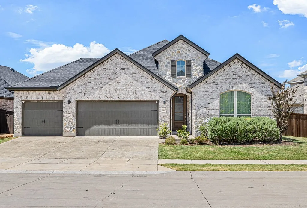 Single Family Residence For Sale in Collin County , 1009 Skyflower Lane, Celina, Texas 75009, 3 Bedroom, 3 Bathroom, 4 Garage spaces, 2,307 Sqft, built in 2023, mls#21360572, Real Estate Agent in Celina, Homes For Sale in Collin county, Homes For Sale in Celina, Realtor in Celina Texas, Real Estate Brokerage Independent Realty Texas, Luminita Cordes Realtor