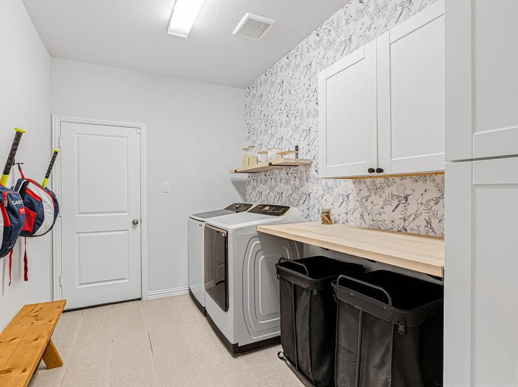 Single Family Residence For Sale in Collin County , 1009 Skyflower Lane, Celina, Texas 75009, 3 Bedroom, 3 Bathroom, 4 Garage spaces, 2,307 Sqft, built in 2023, mls#21360572, Real Estate Agent in Celina, Homes For Sale in Collin county, Homes For Sale in Celina, Realtor in Celina Texas, Real Estate Brokerage Independent Realty Texas, Luminita Cordes Realtor