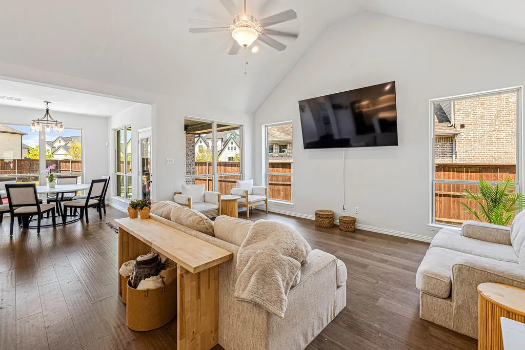 Single Family Residence For Sale in Collin County , 1009 Skyflower Lane, Celina, Texas 75009, 3 Bedroom, 3 Bathroom, 4 Garage spaces, 2,307 Sqft, built in 2023, mls#21360572, Real Estate Agent in Celina, Homes For Sale in Collin county, Homes For Sale in Celina, Realtor in Celina Texas, Real Estate Brokerage Independent Realty Texas, Luminita Cordes Realtor