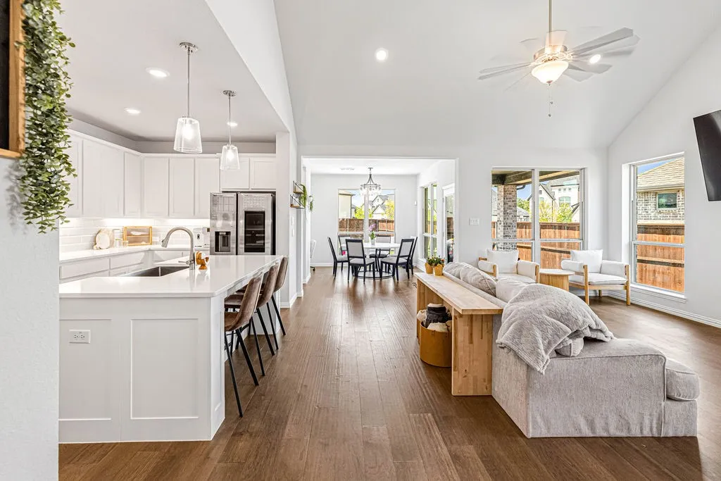 Single Family Residence For Sale in Collin County , 1009 Skyflower Lane, Celina, Texas 75009, 3 Bedroom, 3 Bathroom, 4 Garage spaces, 2,307 Sqft, built in 2023, mls#21360572, Real Estate Agent in Celina, Homes For Sale in Collin county, Homes For Sale in Celina, Realtor in Celina Texas, Real Estate Brokerage Independent Realty Texas, Luminita Cordes Realtor