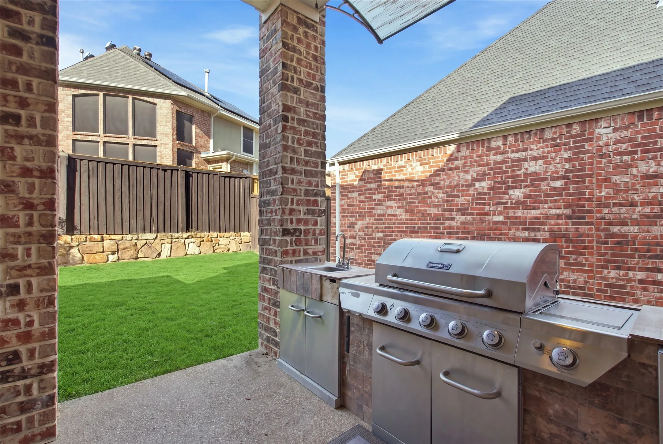 Single Family Residence For Sale in Denton County , 6925 Medallion Drive, Plano, Texas 75024, 3 Bedroom, 3 Bathroom, 2 Garage spaces, 3,428 Sqft, built in 2004, mls#21361144, Real Estate Agent in Plano, Homes For Sale in Denton county, Homes For Sale in Plano, Realtor in Plano Texas, Real Estate Brokerage Independent Realty Texas, Luminita Cordes Realtor