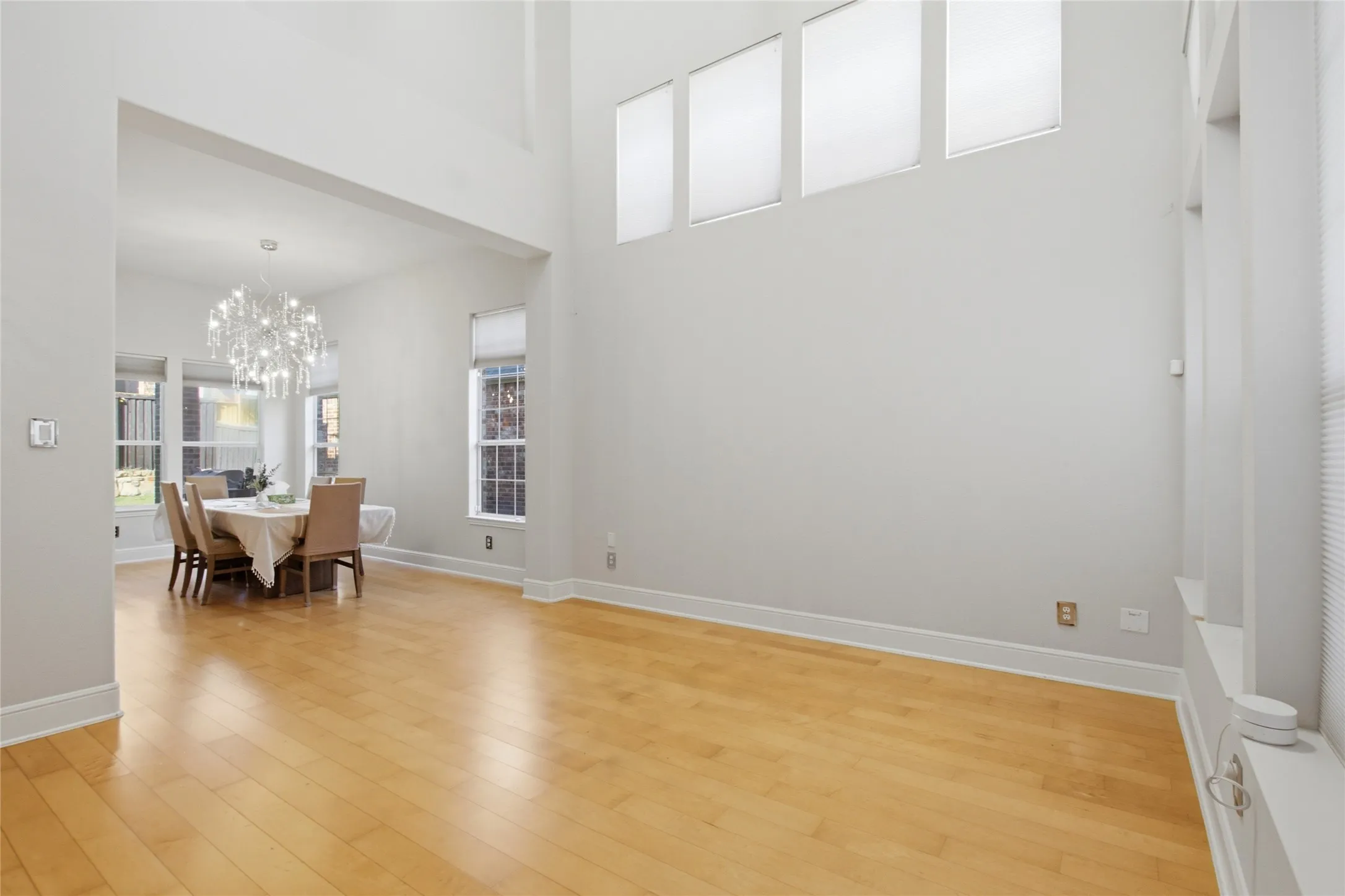 Single Family Residence For Sale in Denton County , 6925 Medallion Drive, Plano, Texas 75024, 3 Bedroom, 3 Bathroom, 2 Garage spaces, 3,428 Sqft, built in 2004, mls#21361144, Real Estate Agent in Plano, Homes For Sale in Denton county, Homes For Sale in Plano, Realtor in Plano Texas, Real Estate Brokerage Independent Realty Texas, Luminita Cordes Realtor