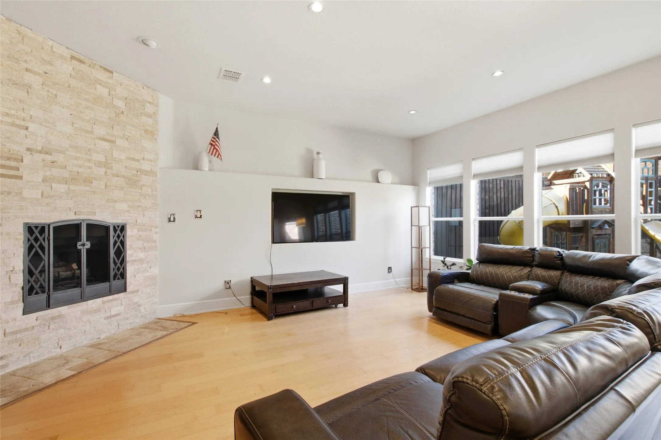 Single Family Residence For Sale in Denton County , 6925 Medallion Drive, Plano, Texas 75024, 3 Bedroom, 3 Bathroom, 2 Garage spaces, 3,428 Sqft, built in 2004, mls#21361144, Real Estate Agent in Plano, Homes For Sale in Denton county, Homes For Sale in Plano, Realtor in Plano Texas, Real Estate Brokerage Independent Realty Texas, Luminita Cordes Realtor