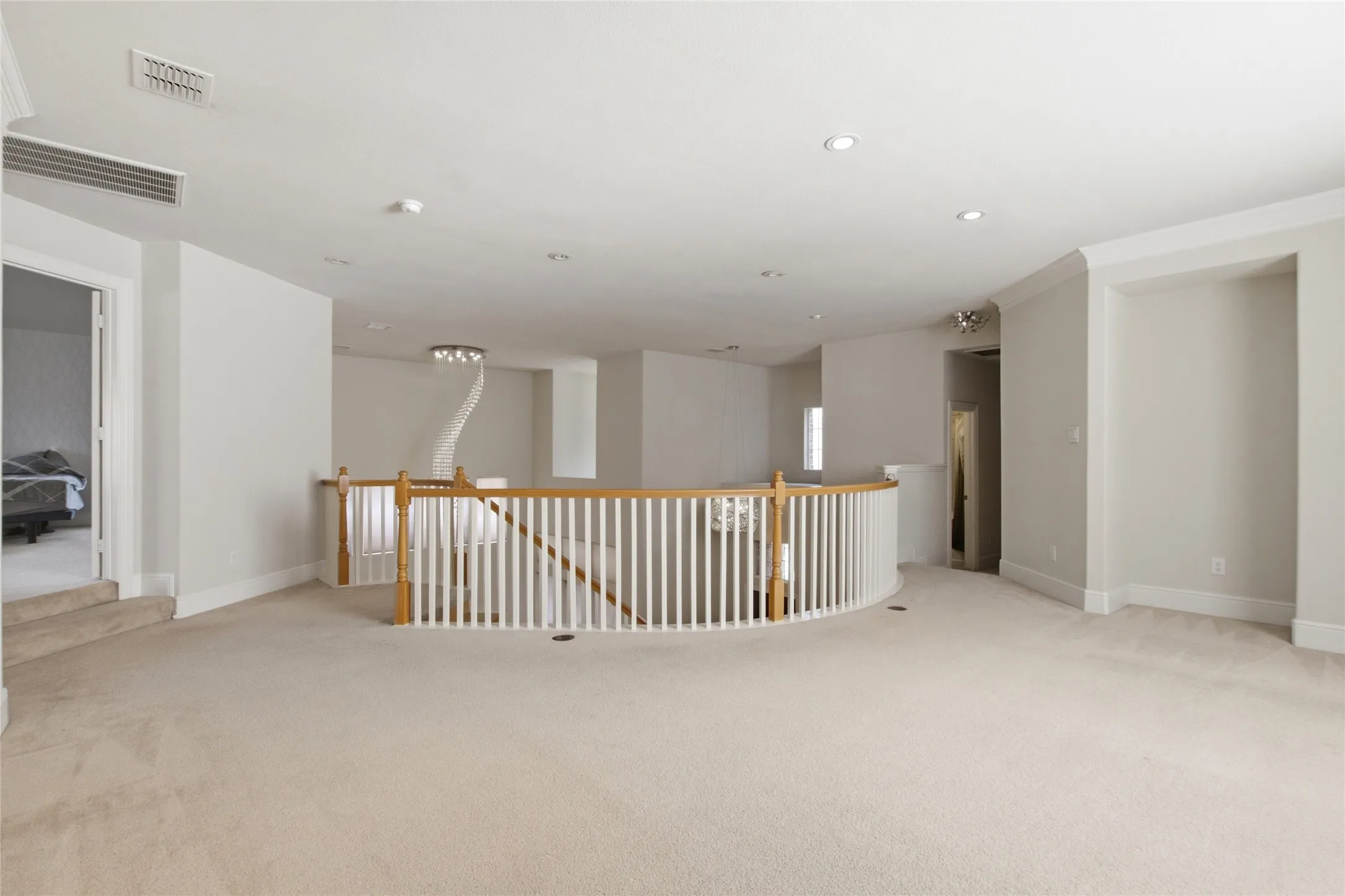 Single Family Residence For Sale in Denton County , 6925 Medallion Drive, Plano, Texas 75024, 3 Bedroom, 3 Bathroom, 2 Garage spaces, 3,428 Sqft, built in 2004, mls#21361144, Real Estate Agent in Plano, Homes For Sale in Denton county, Homes For Sale in Plano, Realtor in Plano Texas, Real Estate Brokerage Independent Realty Texas, Luminita Cordes Realtor