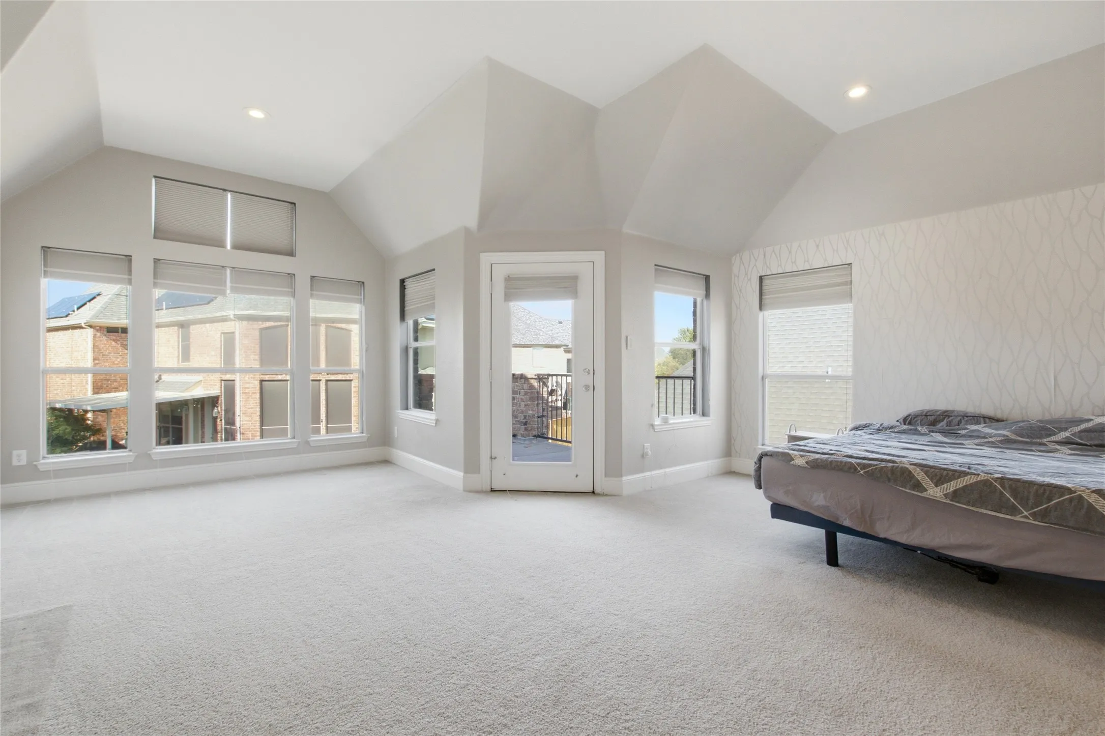Single Family Residence For Sale in Denton County , 6925 Medallion Drive, Plano, Texas 75024, 3 Bedroom, 3 Bathroom, 2 Garage spaces, 3,428 Sqft, built in 2004, mls#21361144, Real Estate Agent in Plano, Homes For Sale in Denton county, Homes For Sale in Plano, Realtor in Plano Texas, Real Estate Brokerage Independent Realty Texas, Luminita Cordes Realtor